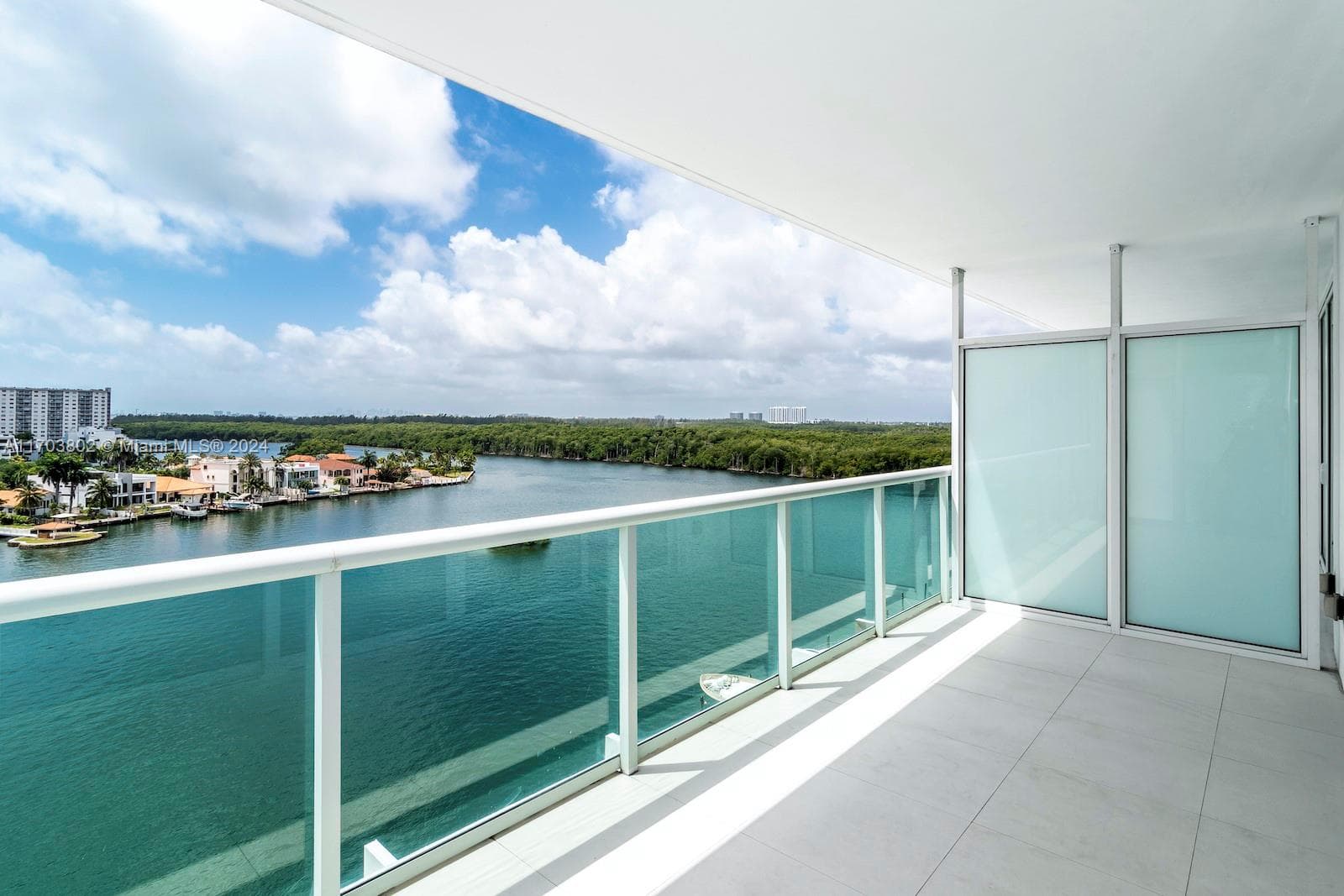 400 Sunny Isles Blvd 919 photo 2