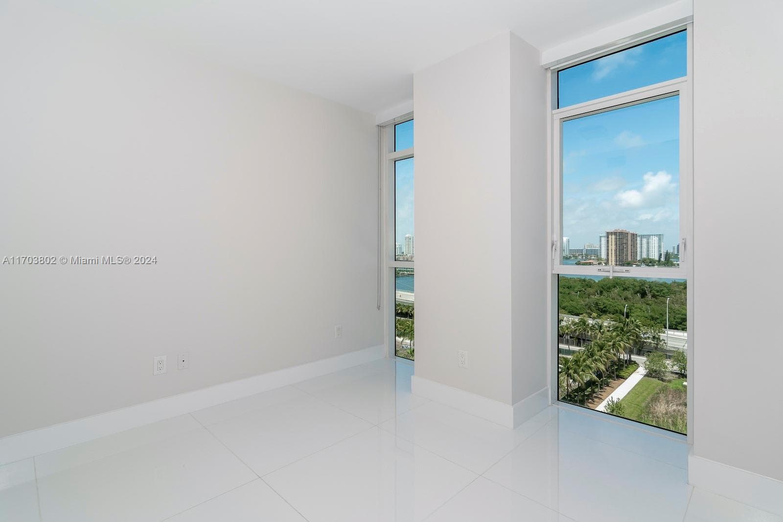 400 Sunny Isles Blvd 919 photo 24