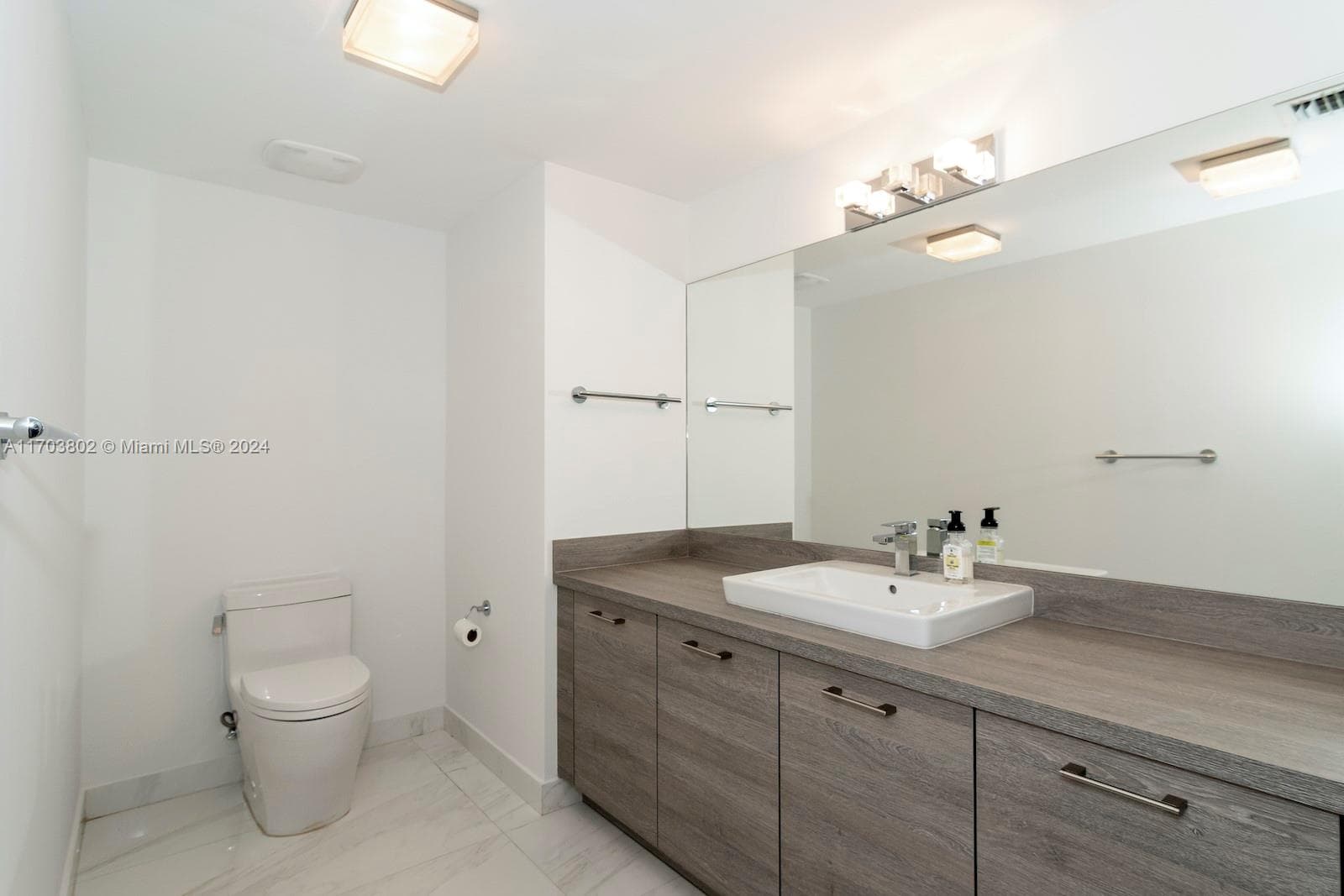 400 Sunny Isles Blvd 919 photo 15
