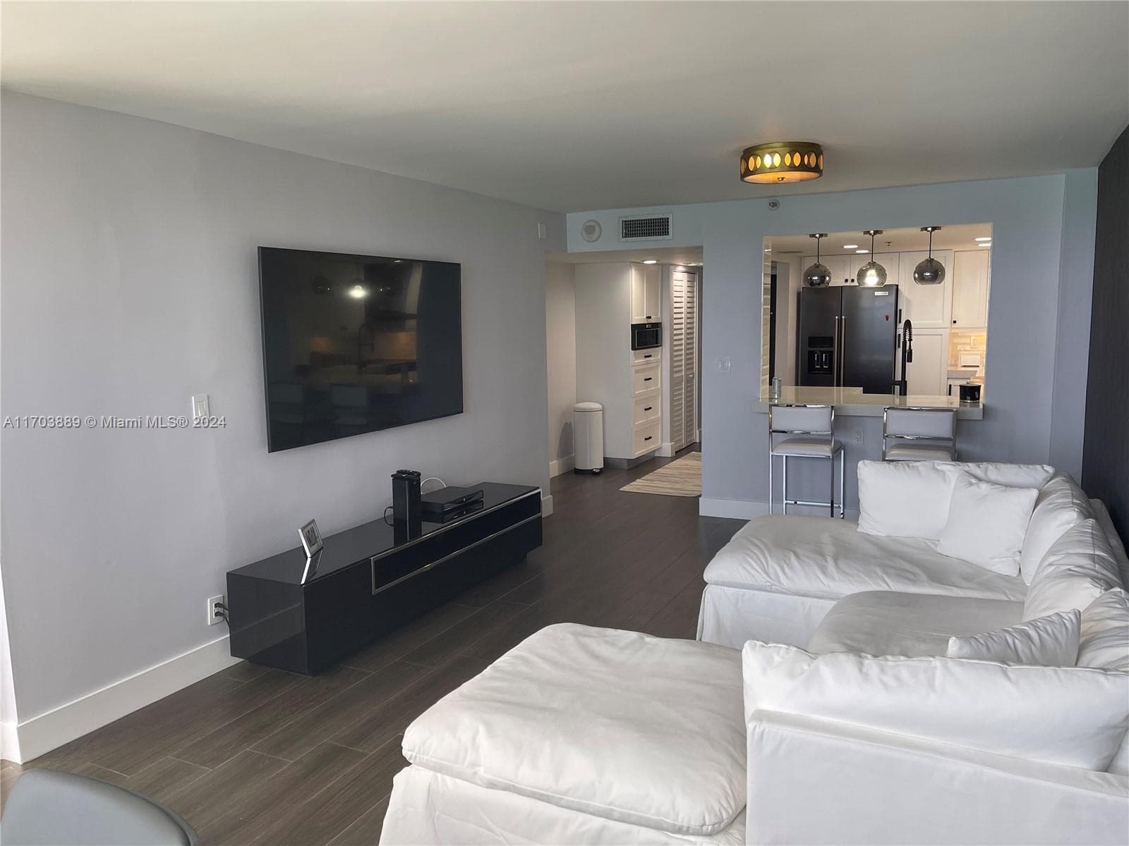 2555 Collins Ave 1409 photo 17