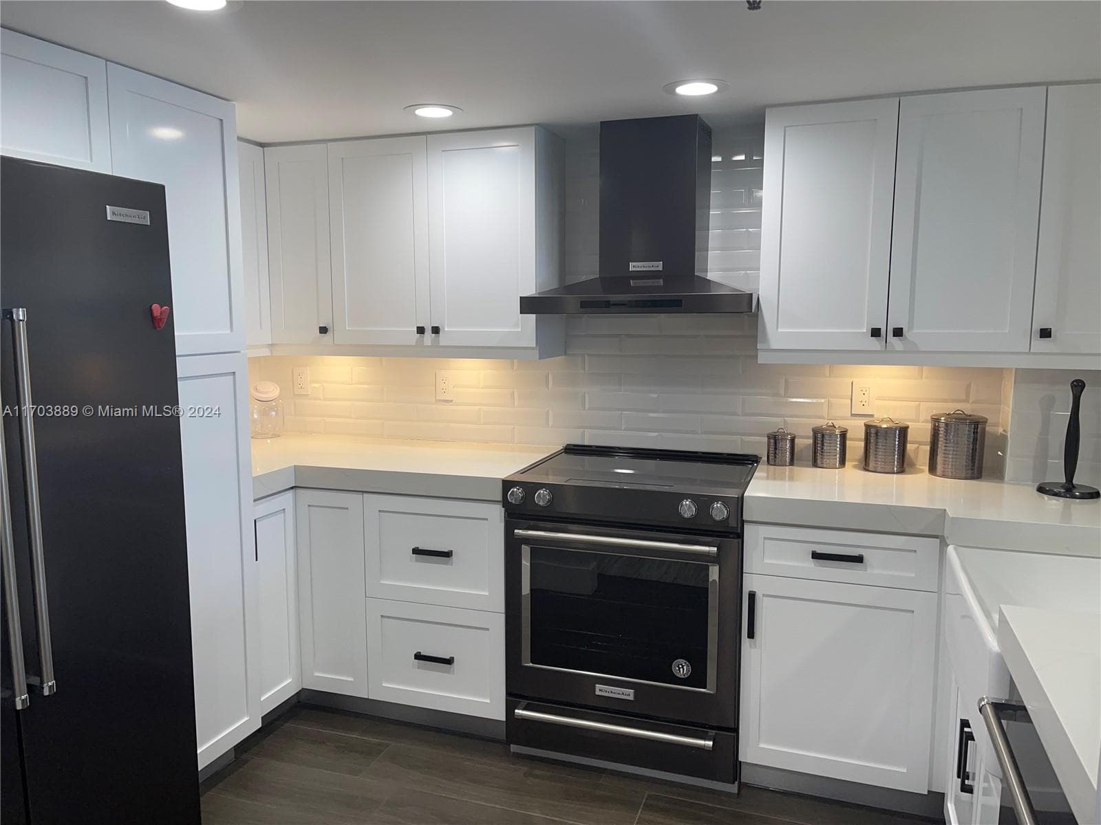 2555 Collins Ave 1409 photo 7