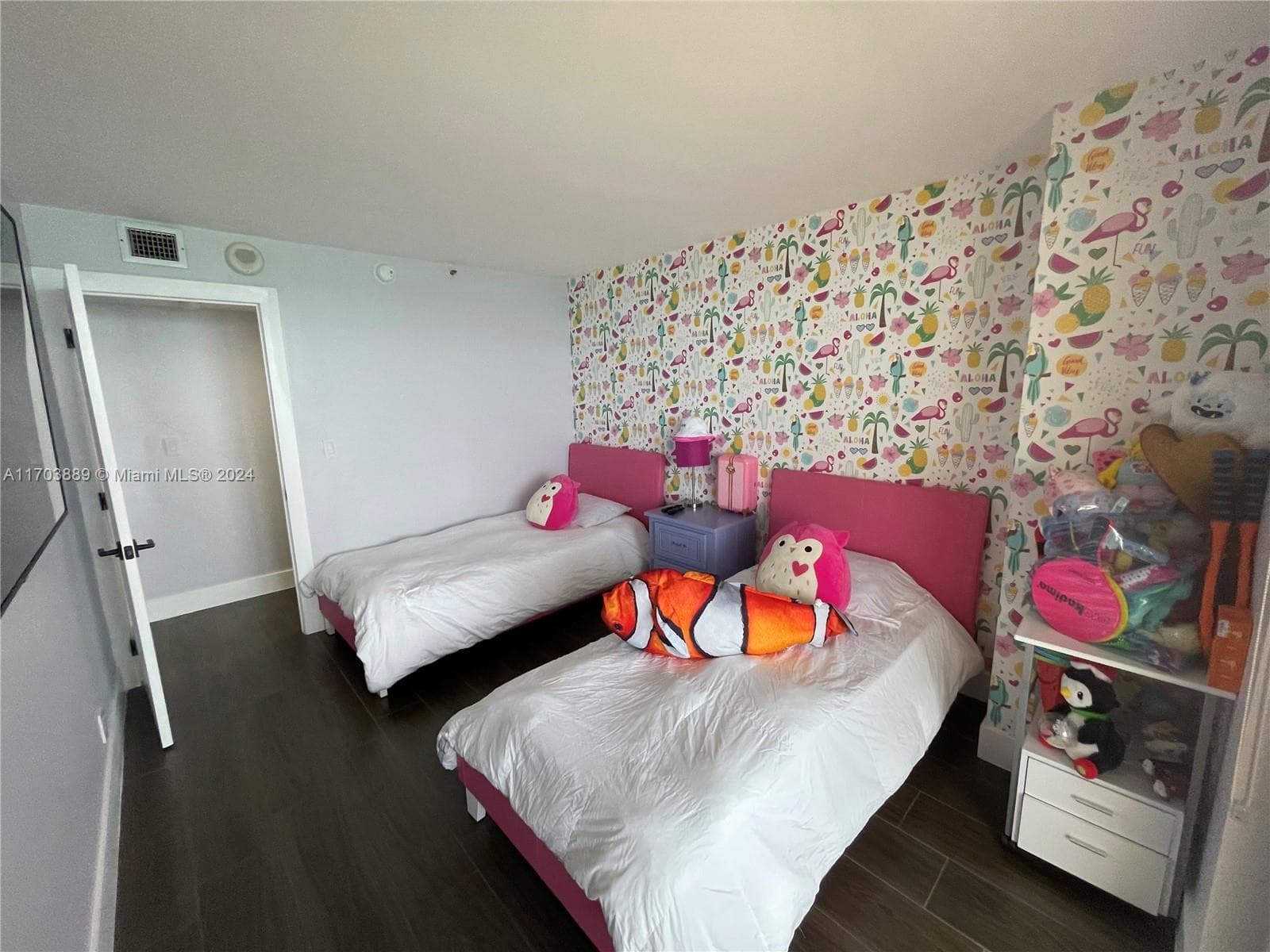 2555 Collins Ave 1409 photo 21