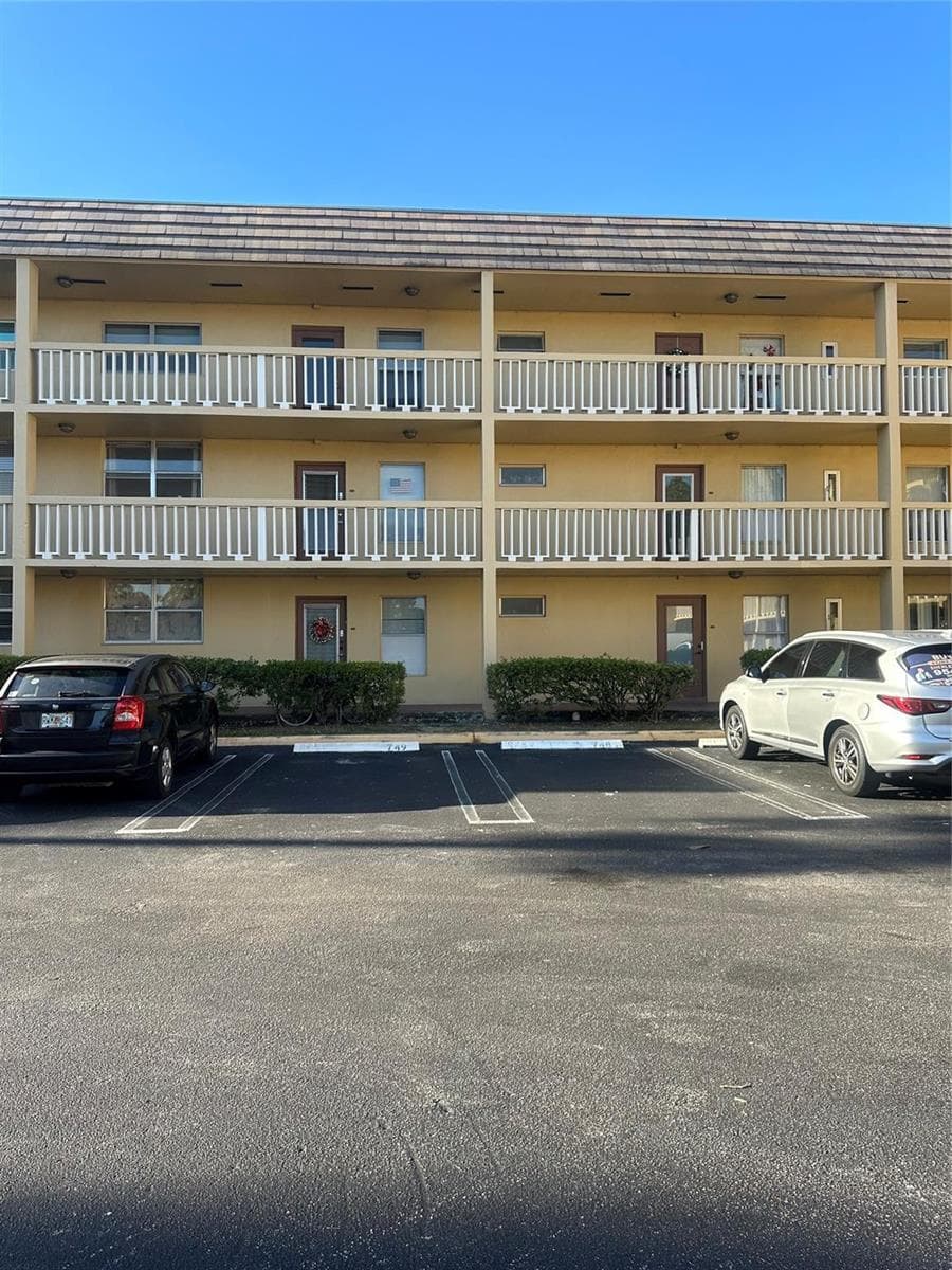 6050 NW 64th Avenue 105 photo 1