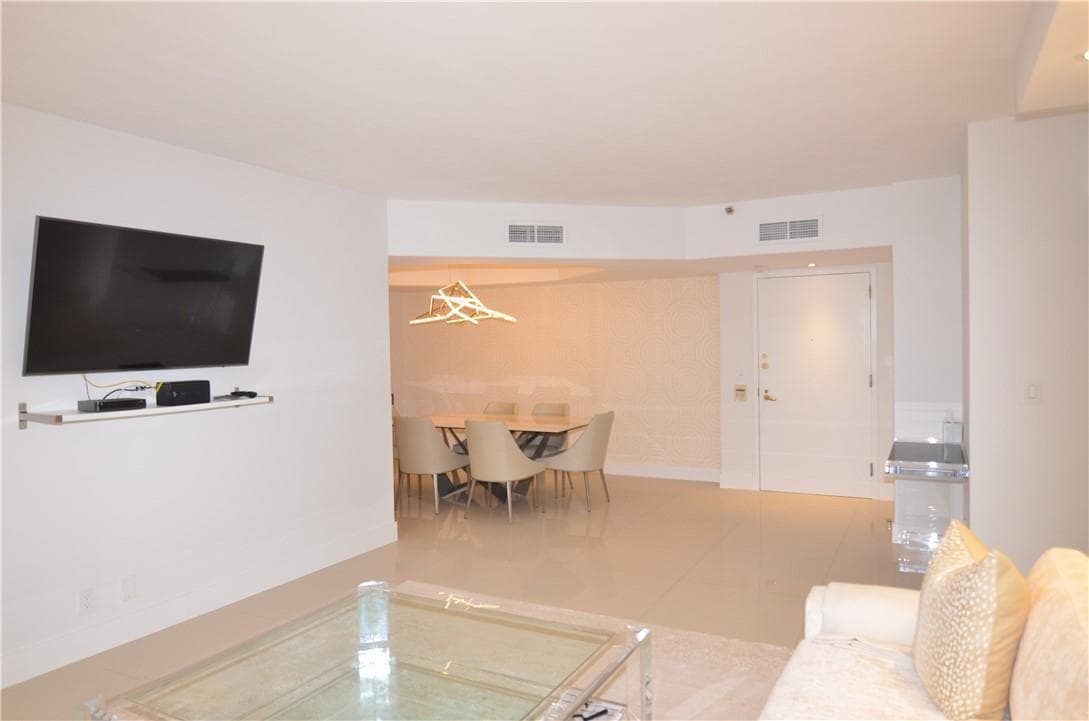 19355 Turnberry Way 7-L photo 4
