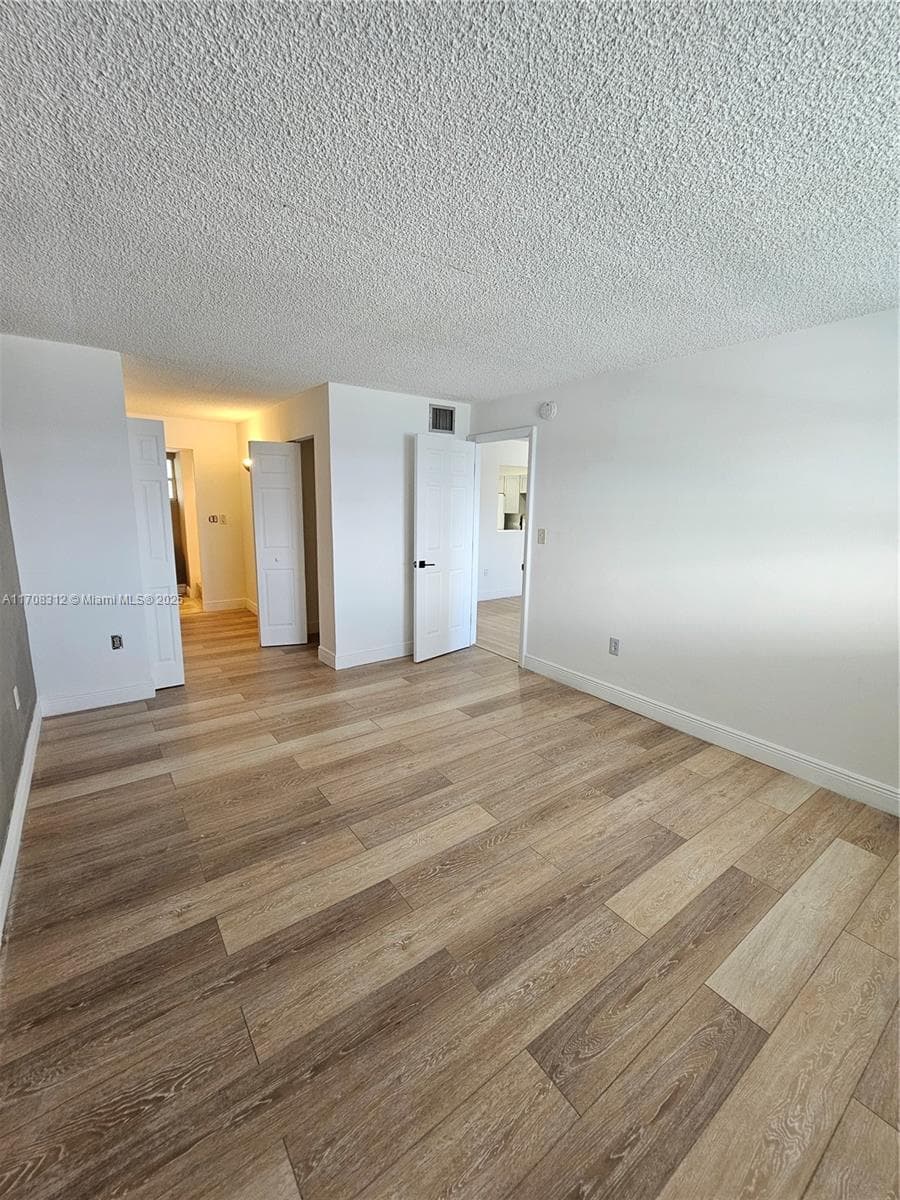 3600 NE 170th St 402 photo 17