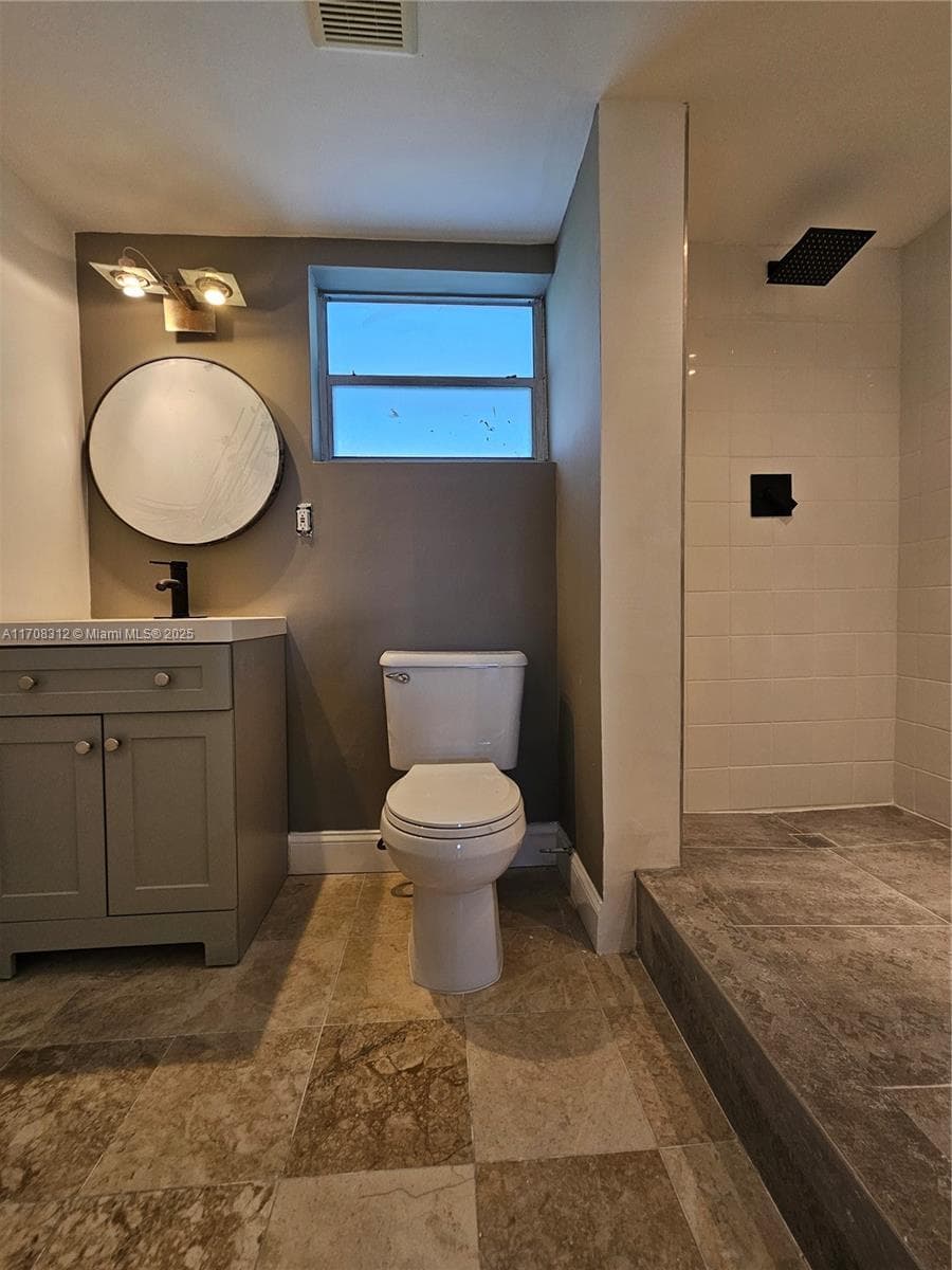 3600 NE 170th St 402 photo 16