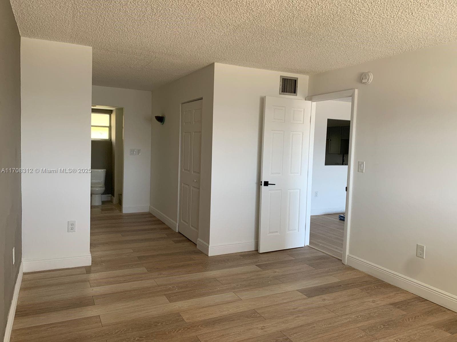 3600 NE 170th St 402 photo 5