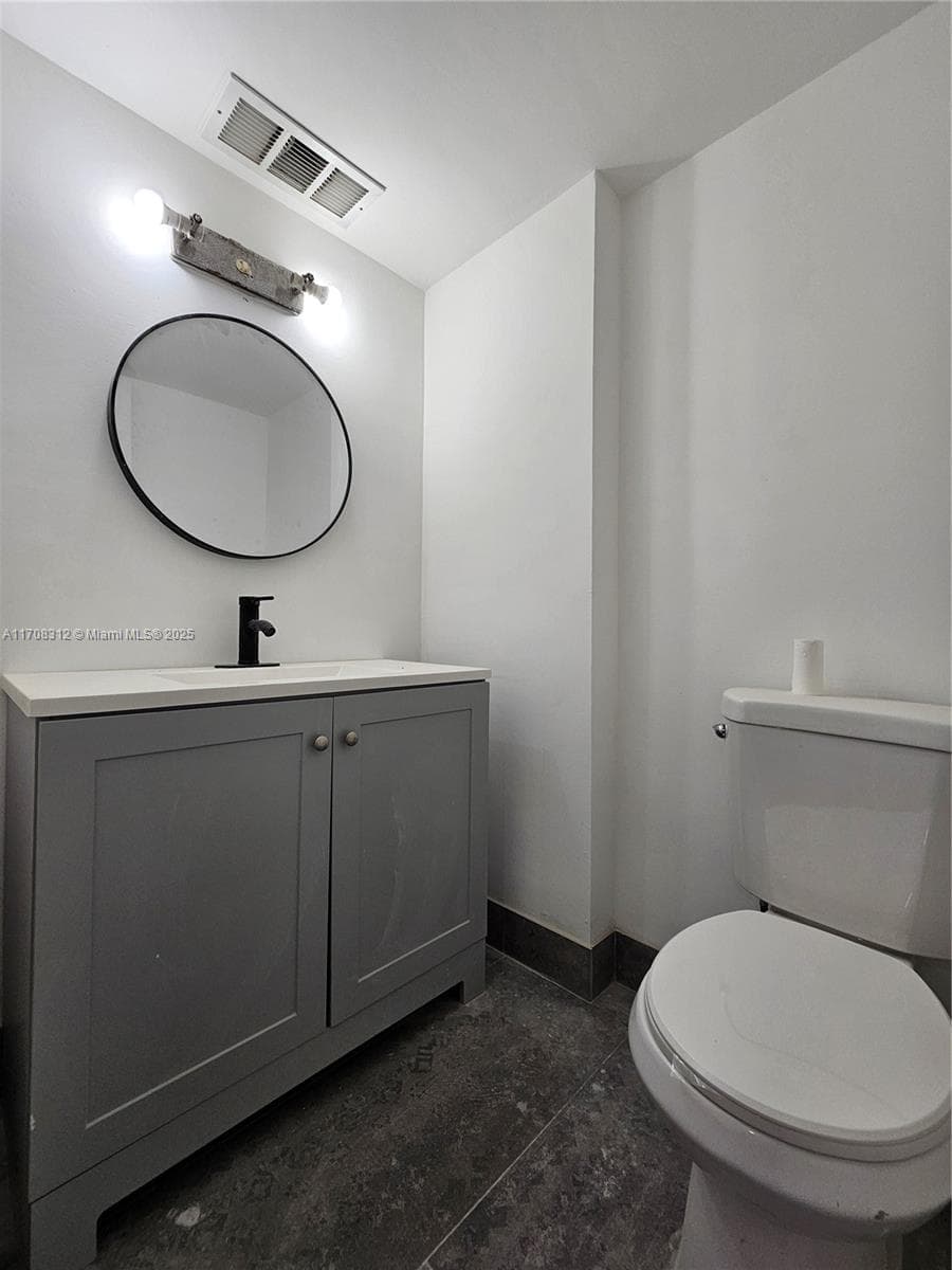 3600 NE 170th St 402 photo 20