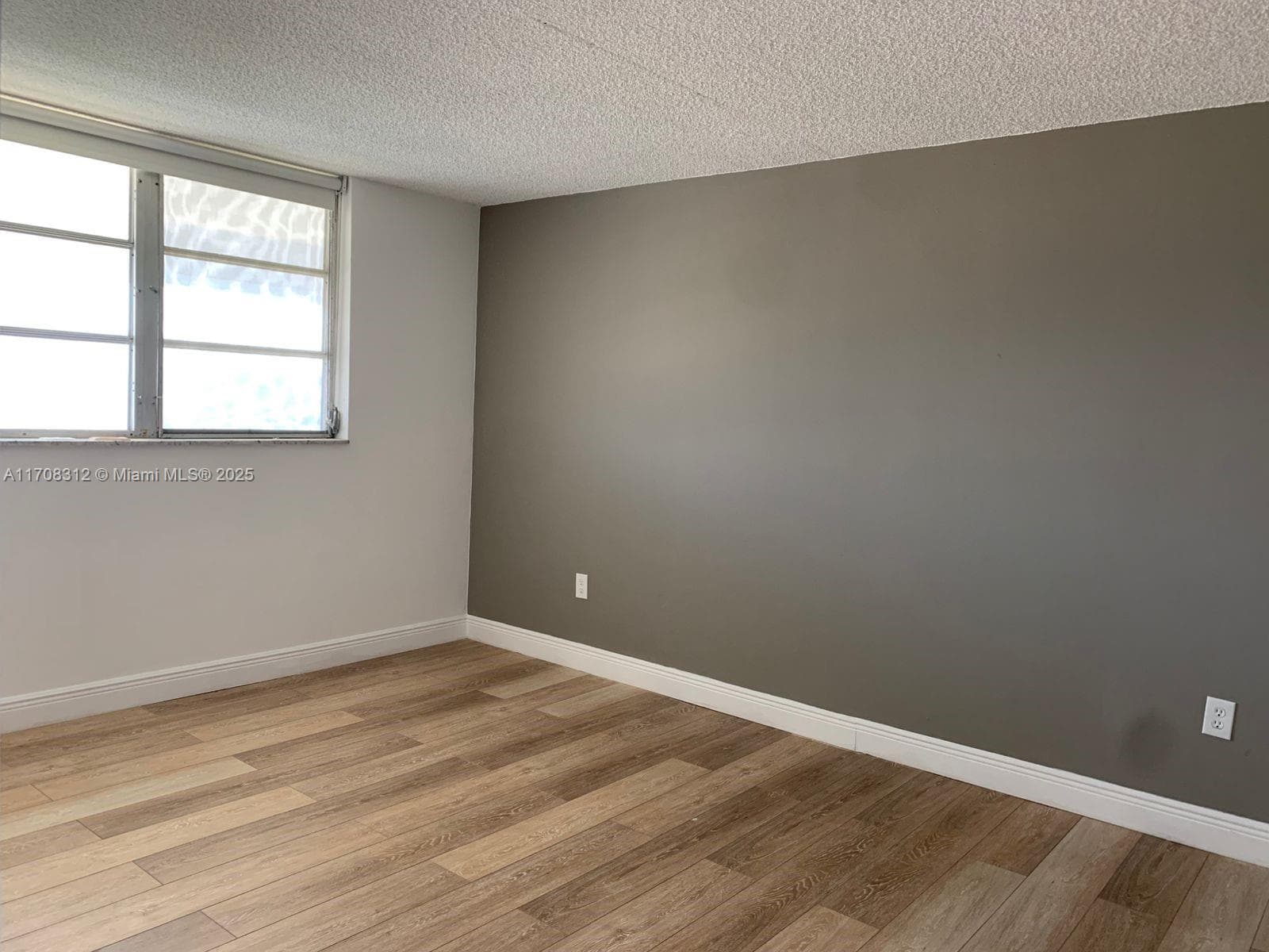 3600 NE 170th St 402 photo 9
