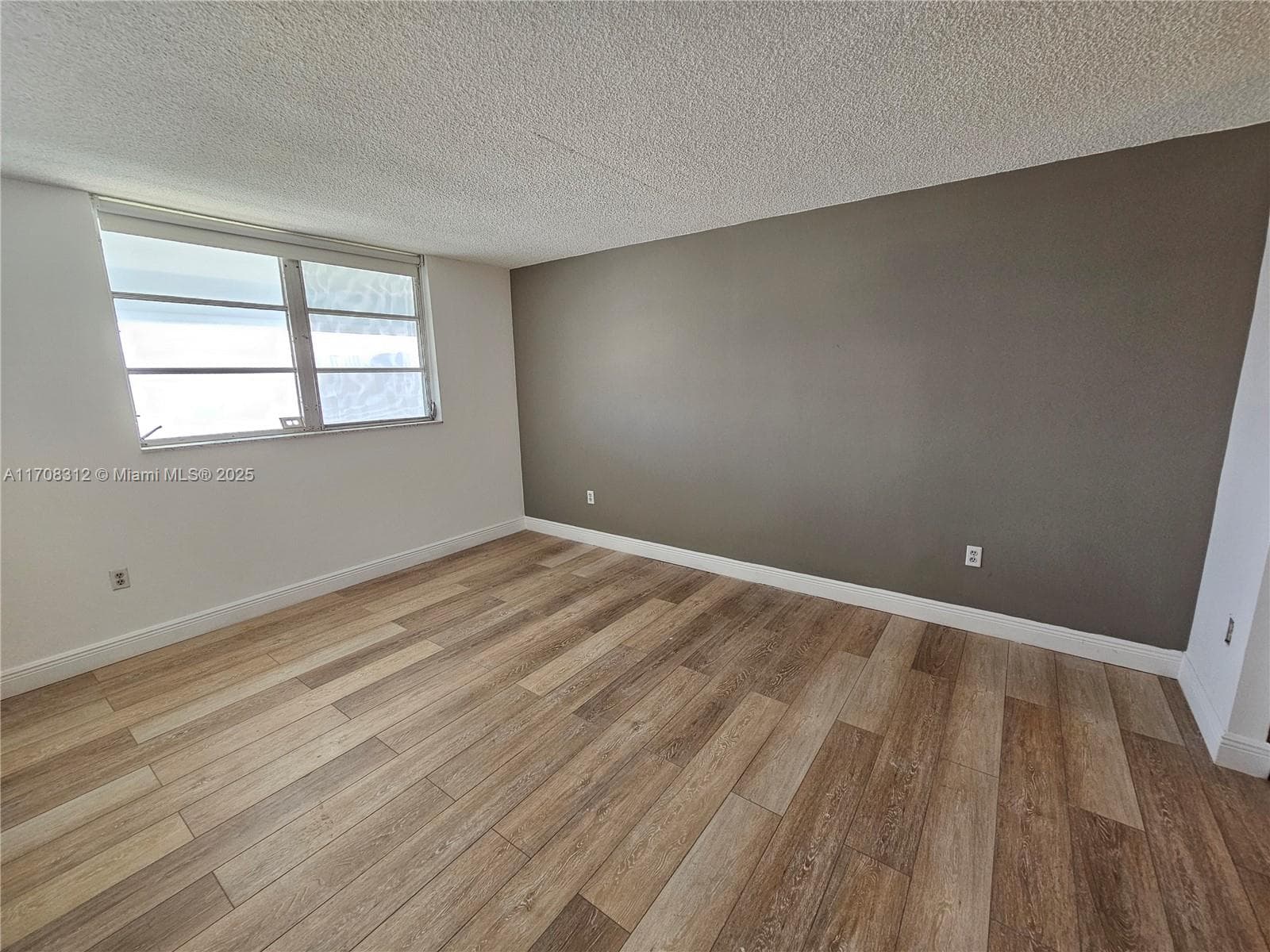 3600 NE 170th St 402 photo 18