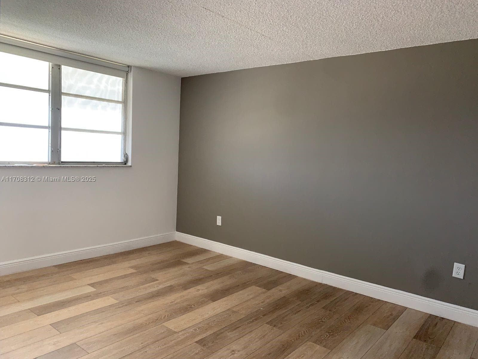 3600 NE 170th St 402 photo 11