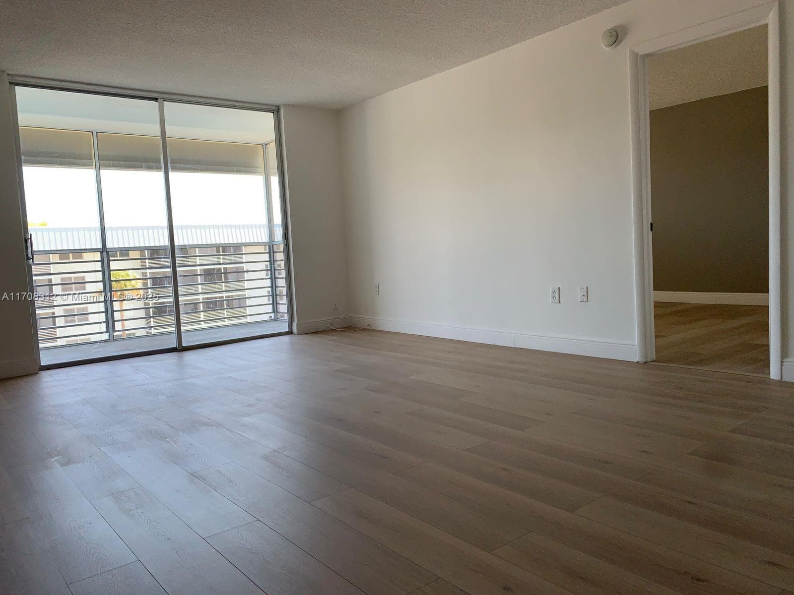 3600 NE 170th St 402 photo 4