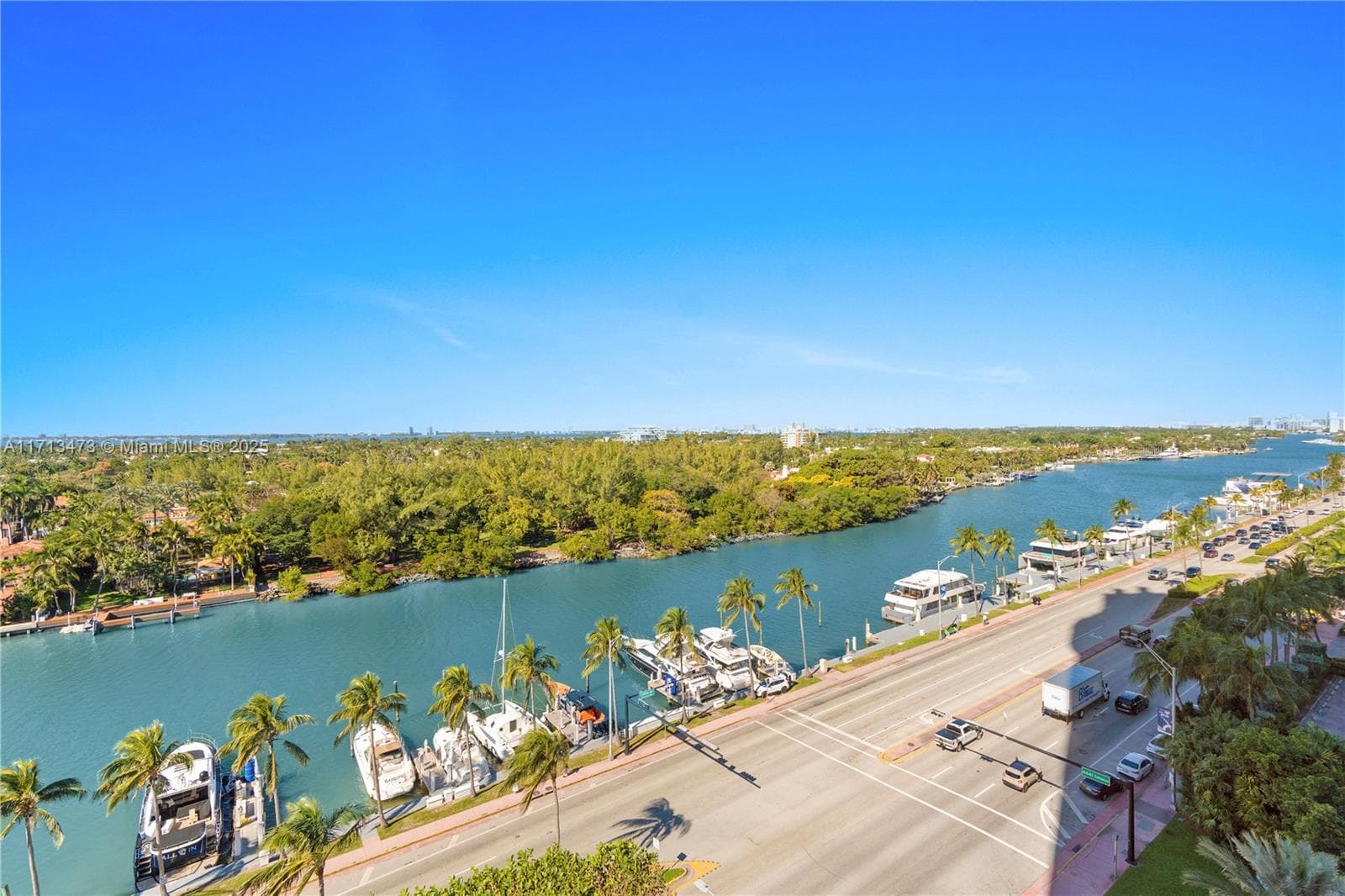 4401 Collins Ave 1015/1017 photo 2