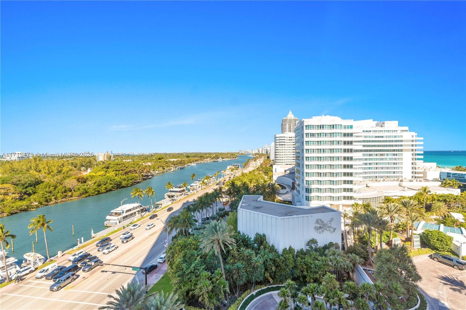 4401 Collins Ave 1015/1017 photo 3