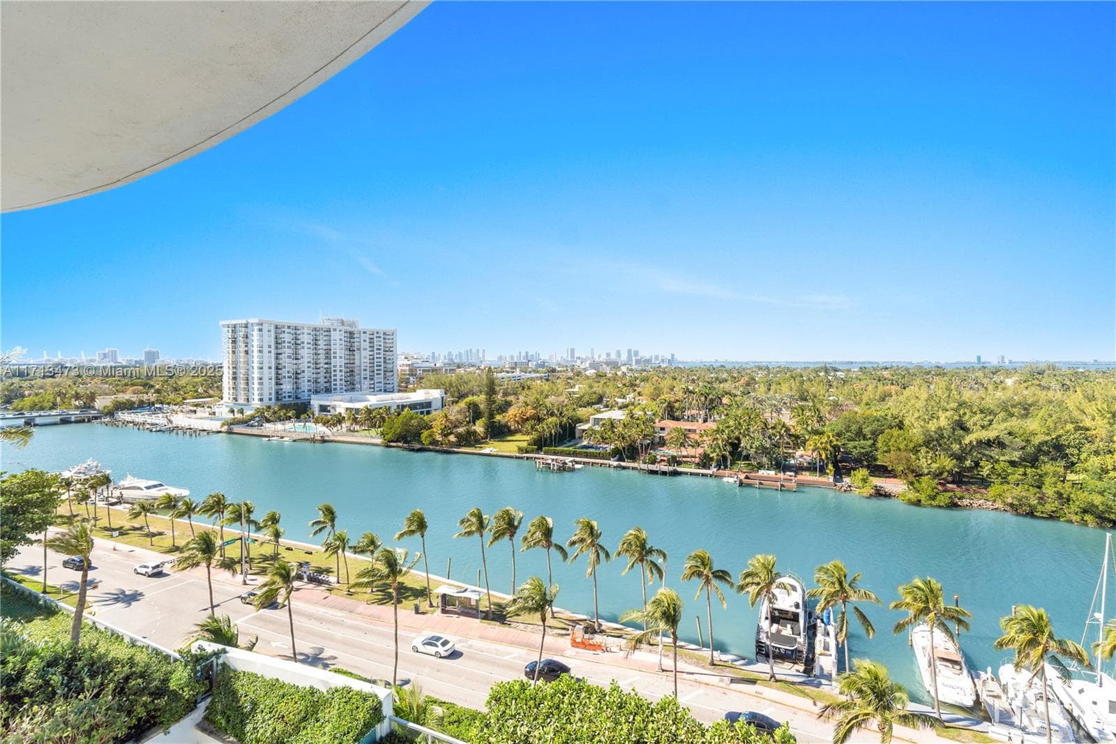 4401 Collins Ave 1015/1017 photo 1