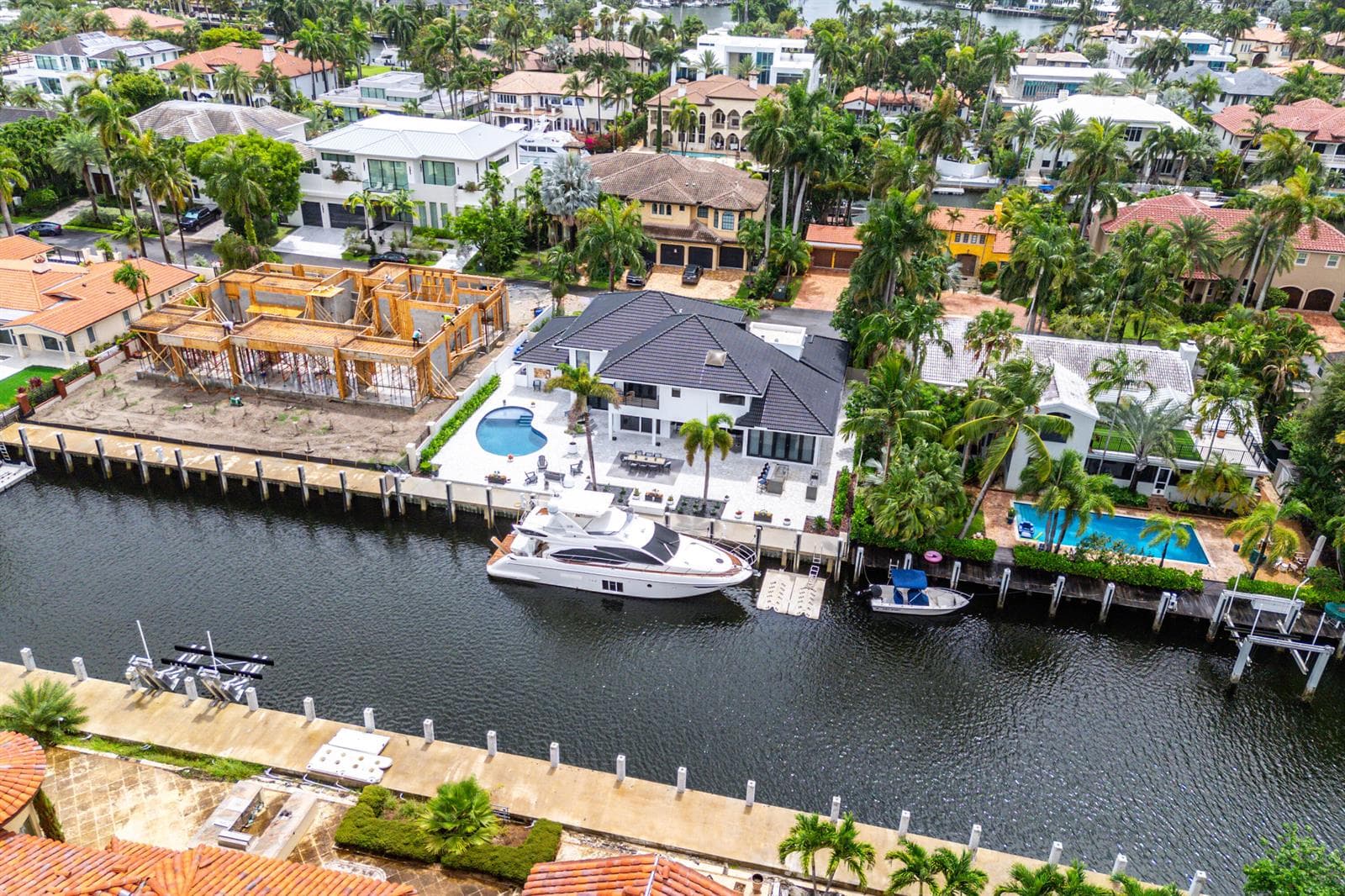 425 Coral Way photo 2