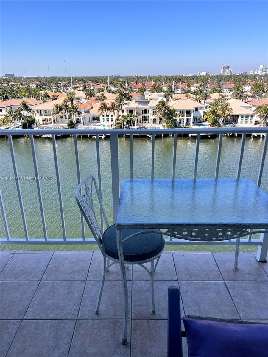 1410 S Ocean Dr 804 photo 7