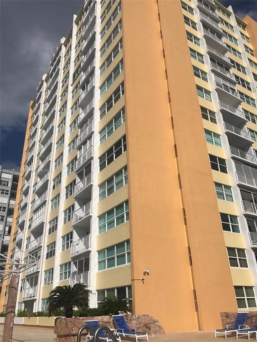 1410 S Ocean Dr 804 photo 1