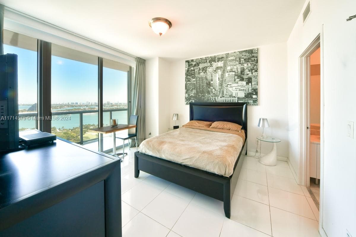 888 Biscayne Blvd 2511 photo 6