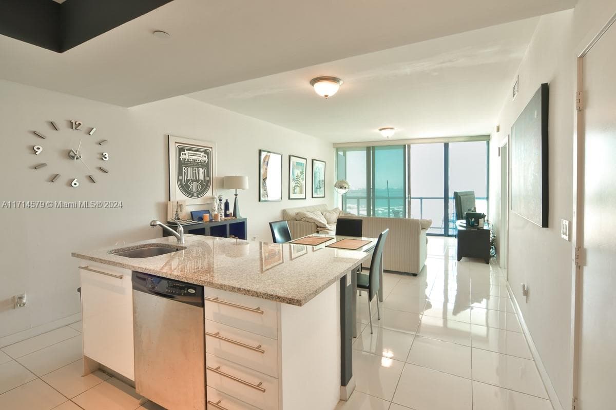 888 Biscayne Blvd 2511 photo 4