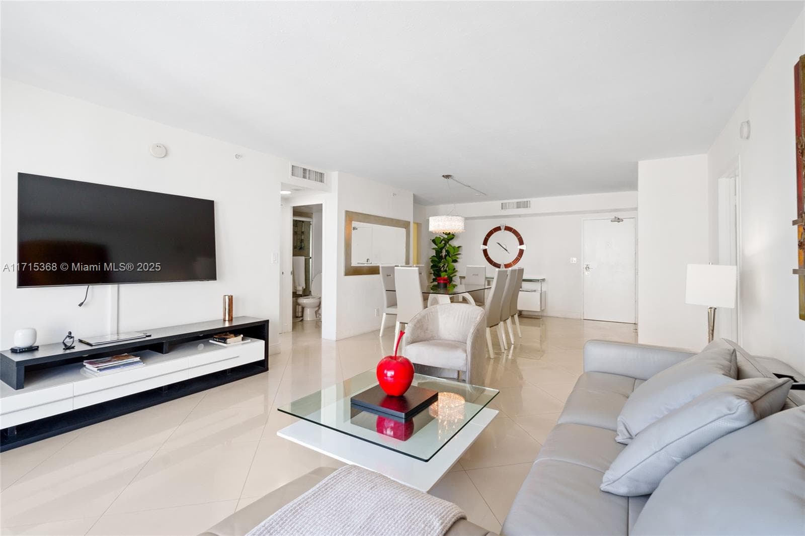 9195 Collins Ave 1103 photo 5