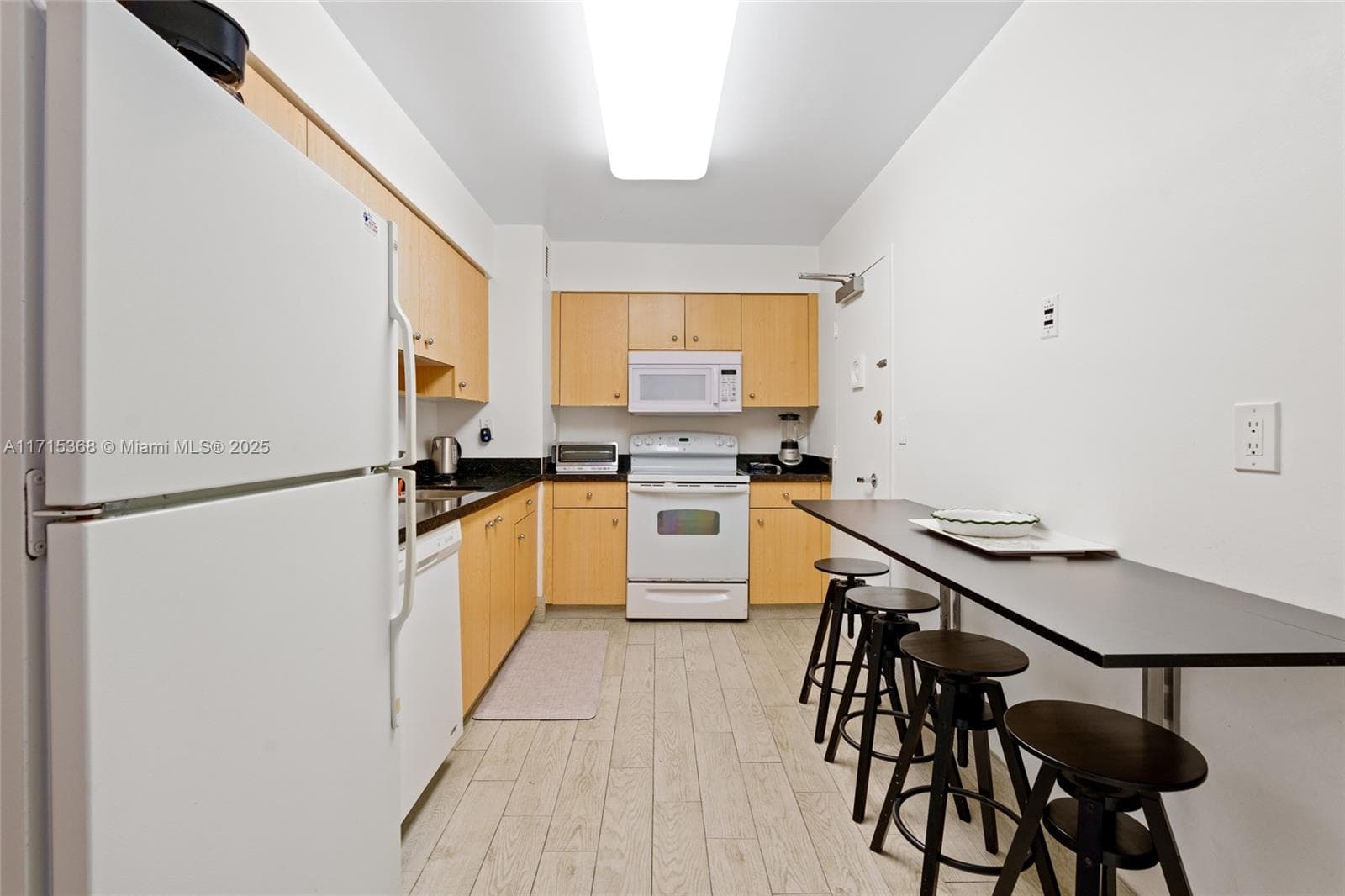 9195 Collins Ave 1103 photo 11