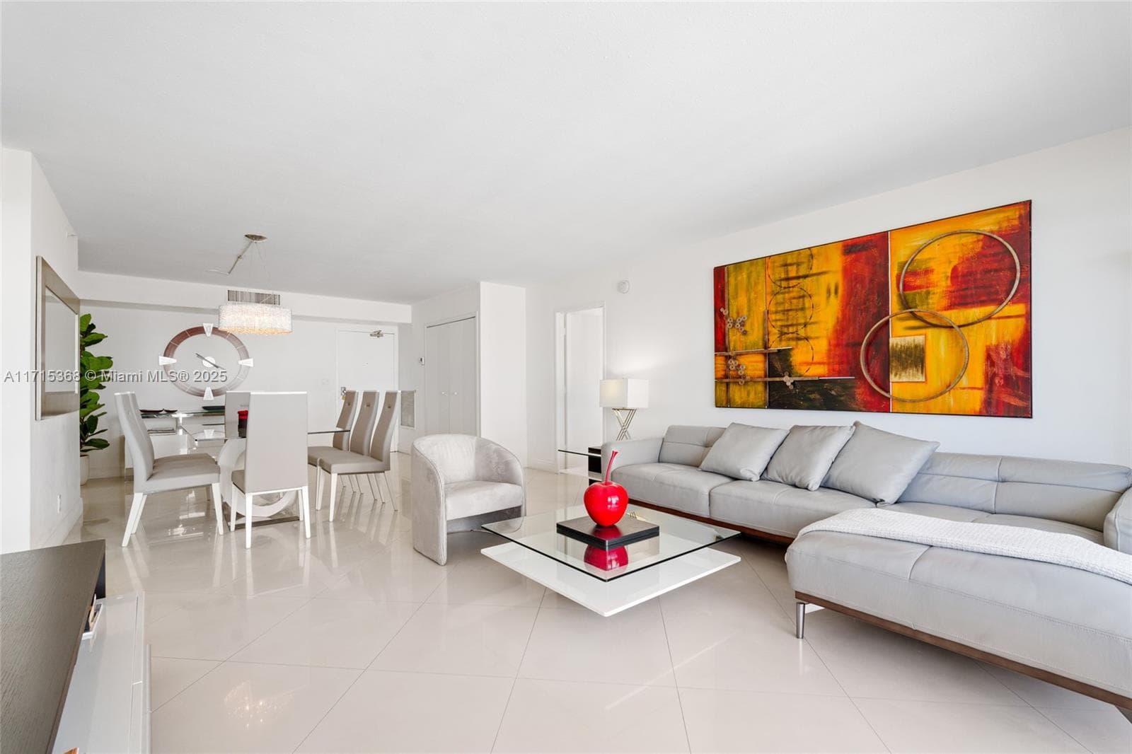 9195 Collins Ave 1103 photo 4