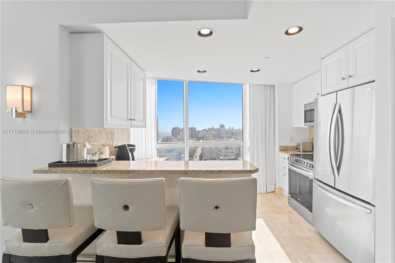 4401 Collins Ave 2104 photo 17
