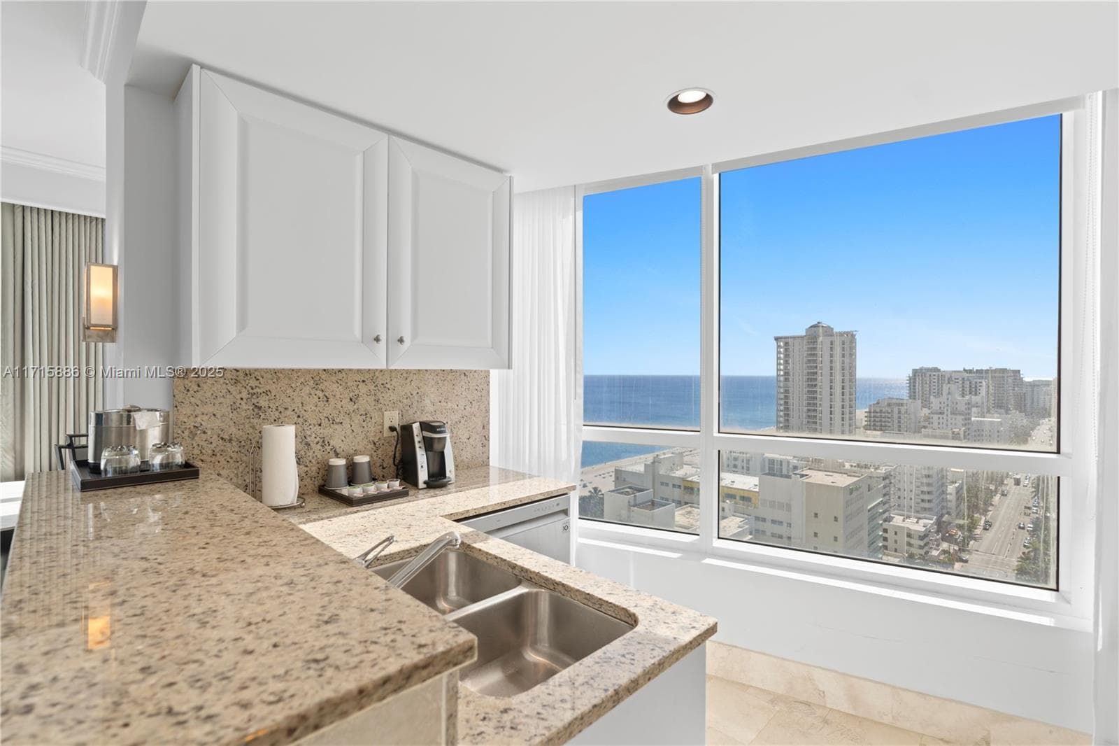 4401 Collins Ave 2104 photo 16