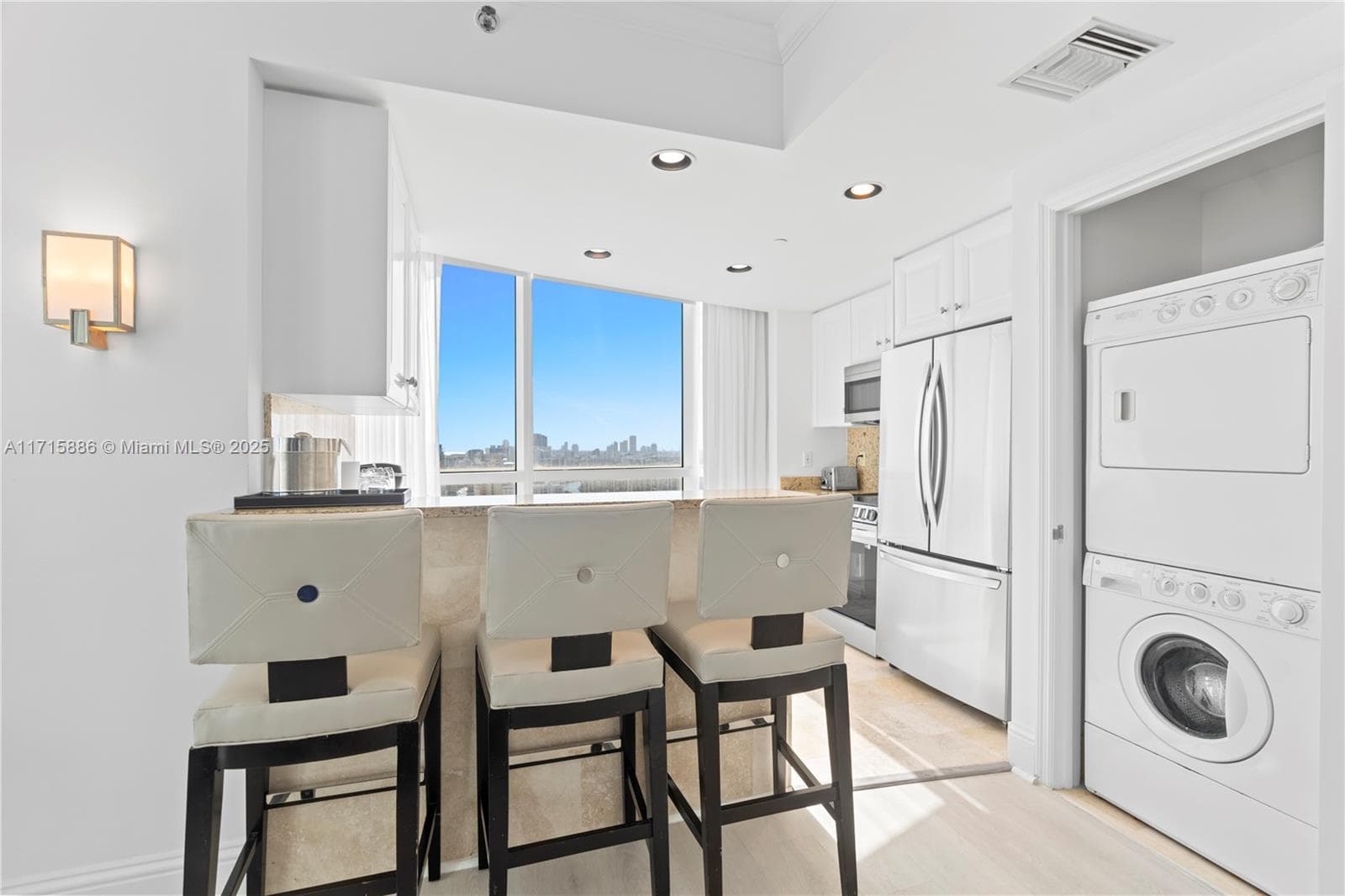 4401 Collins Ave 2104 photo 15