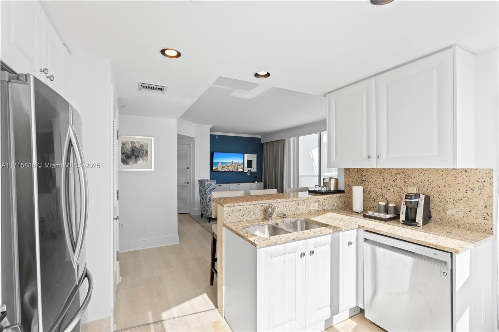 4401 Collins Ave 2104 photo 19