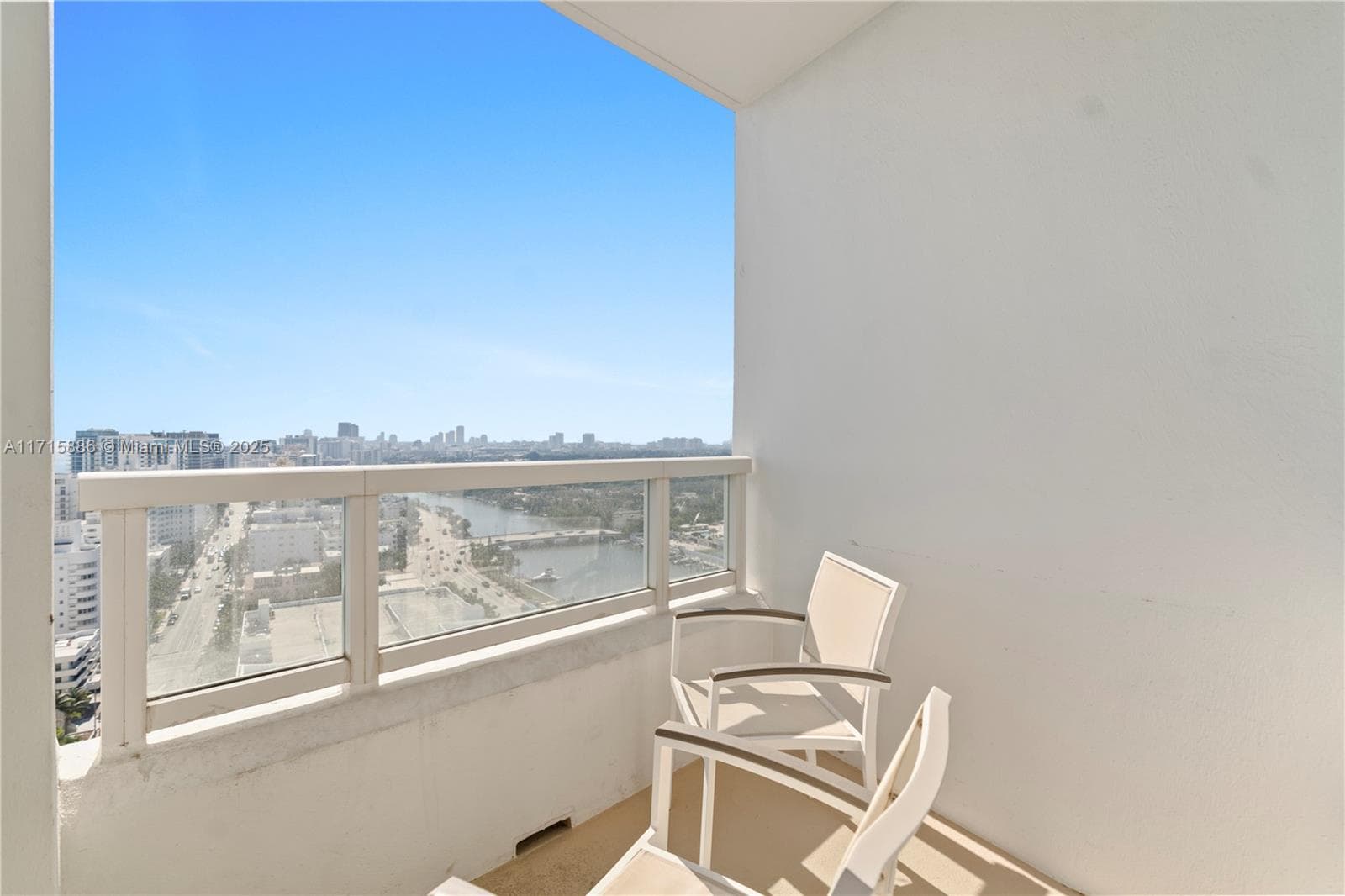 4401 Collins Ave 2104 photo 8