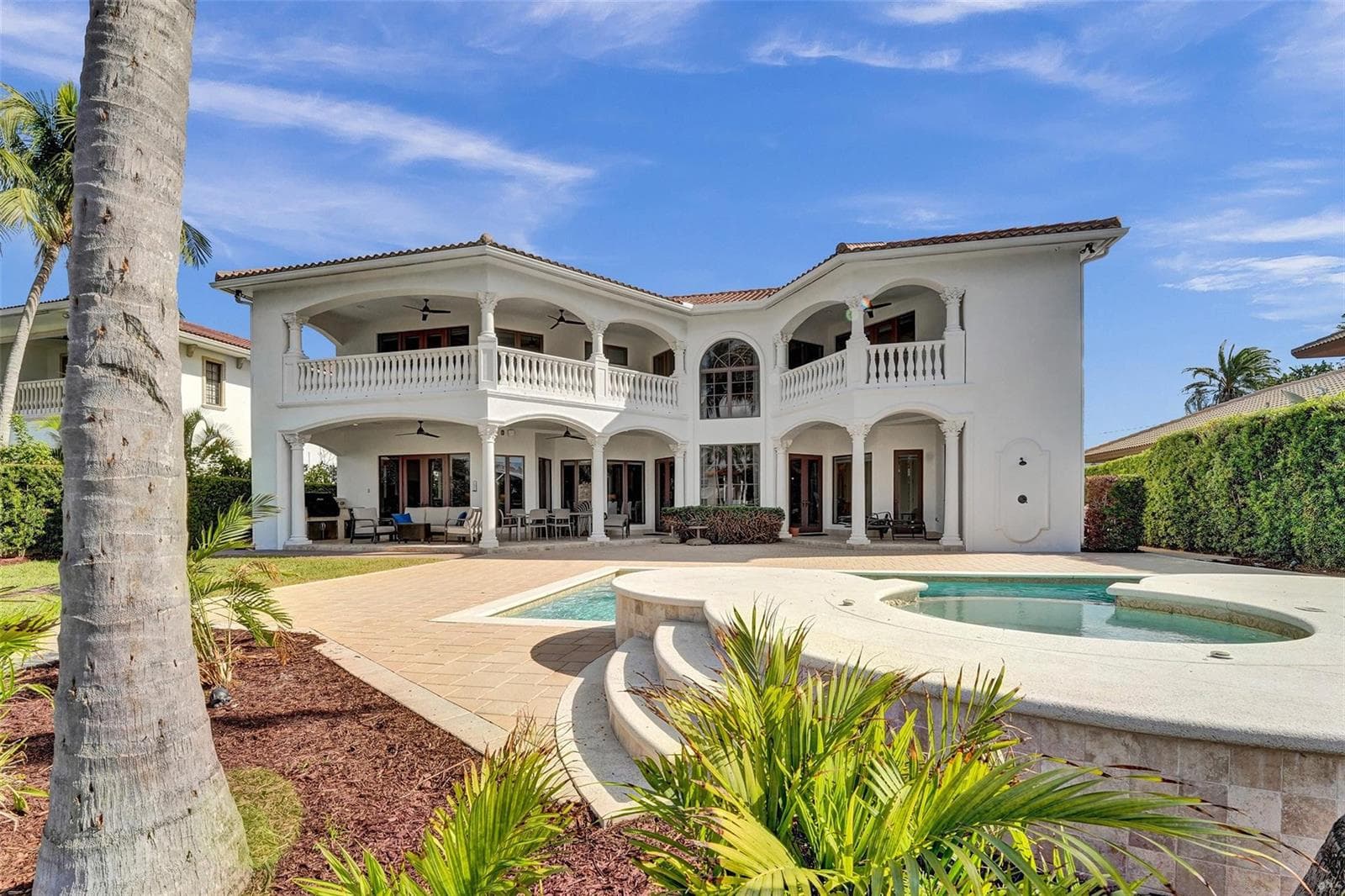 642 Palm Drive photo 2