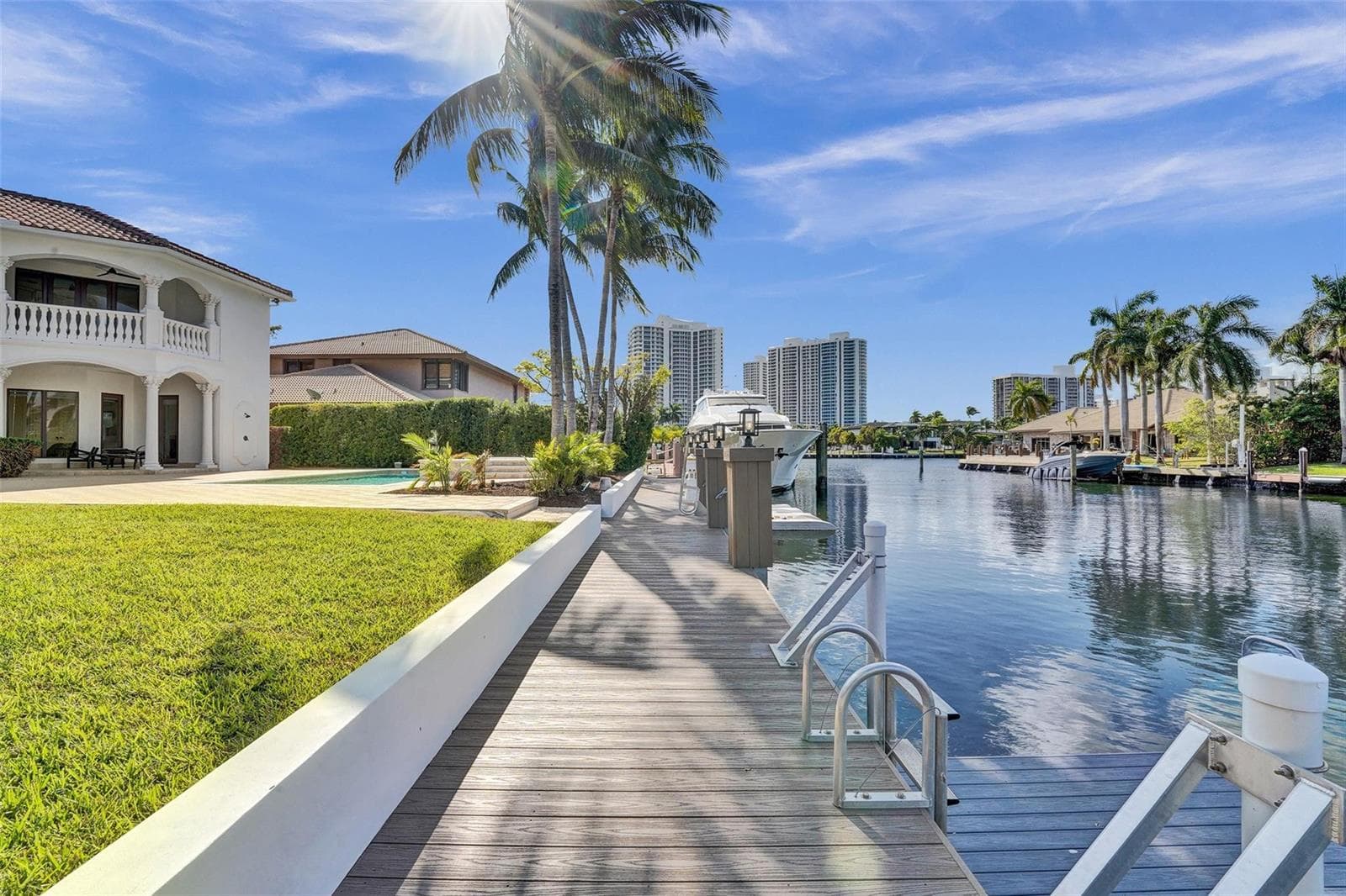 642 Palm Drive photo 3