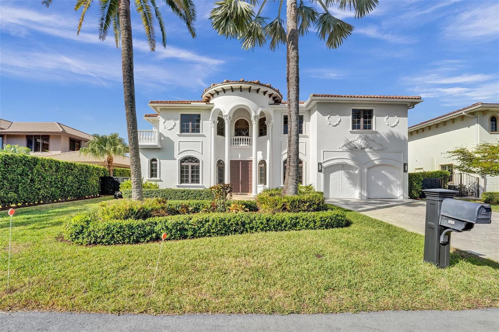 642 Palm Drive photo 1