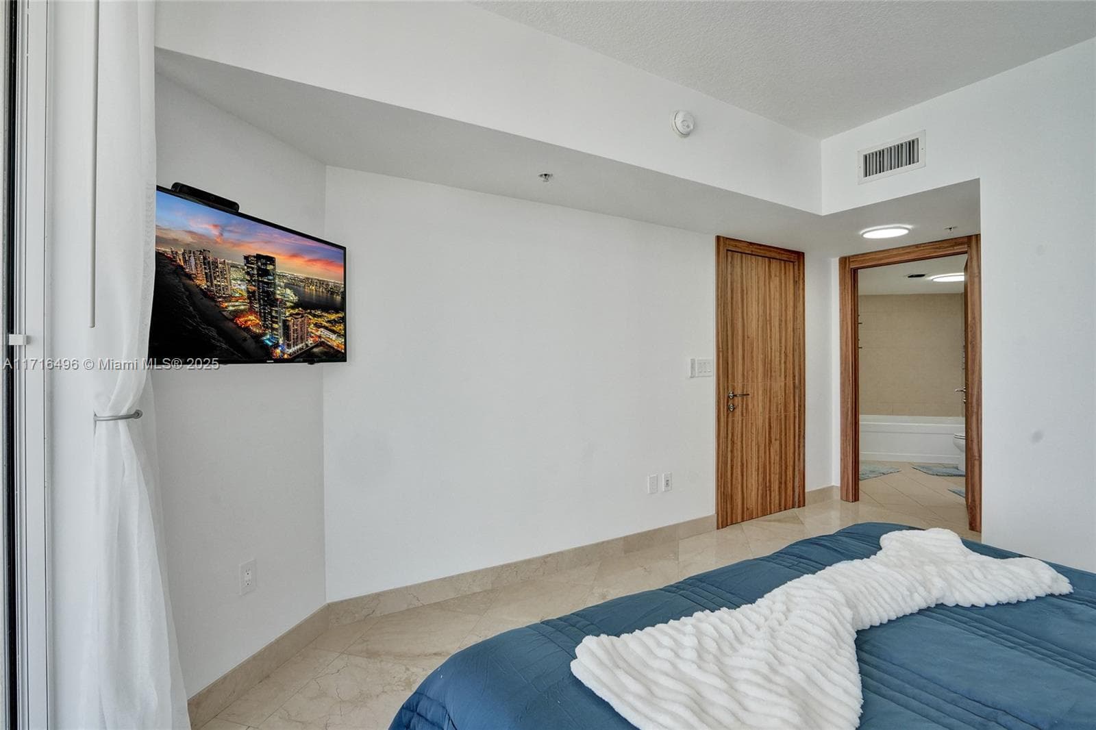 16699 Collins Ave 2405 photo 18