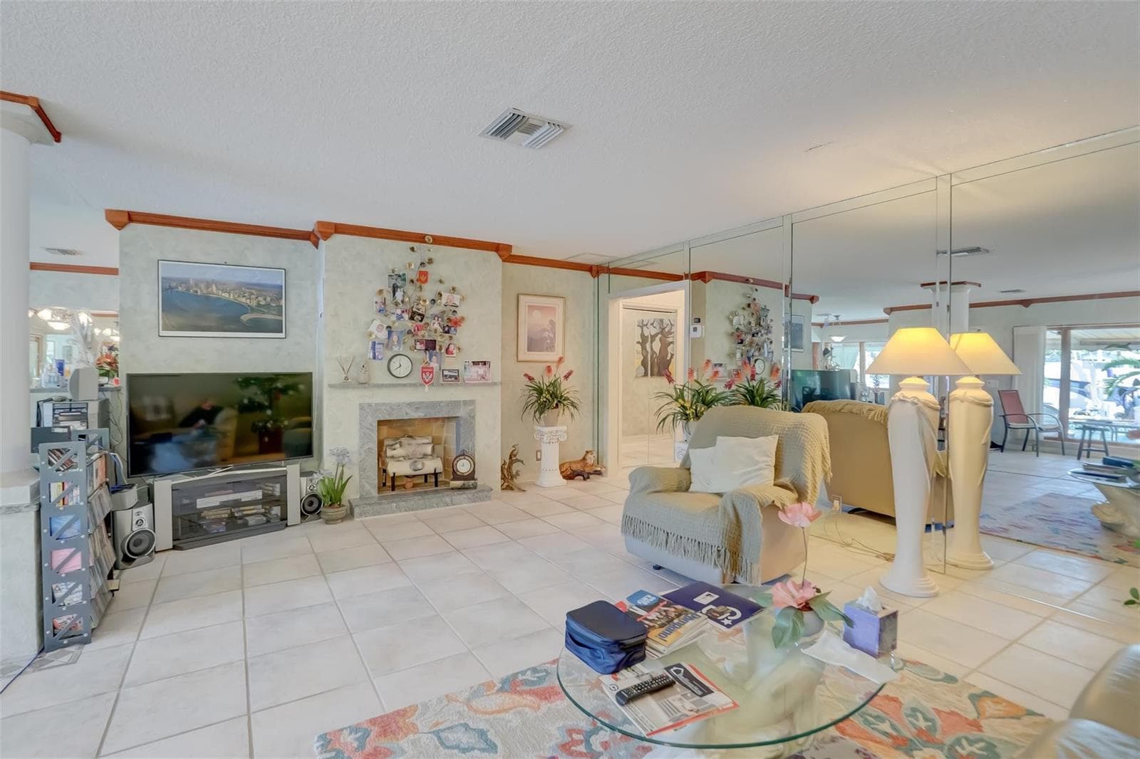 305 S Riverside Drive photo 16