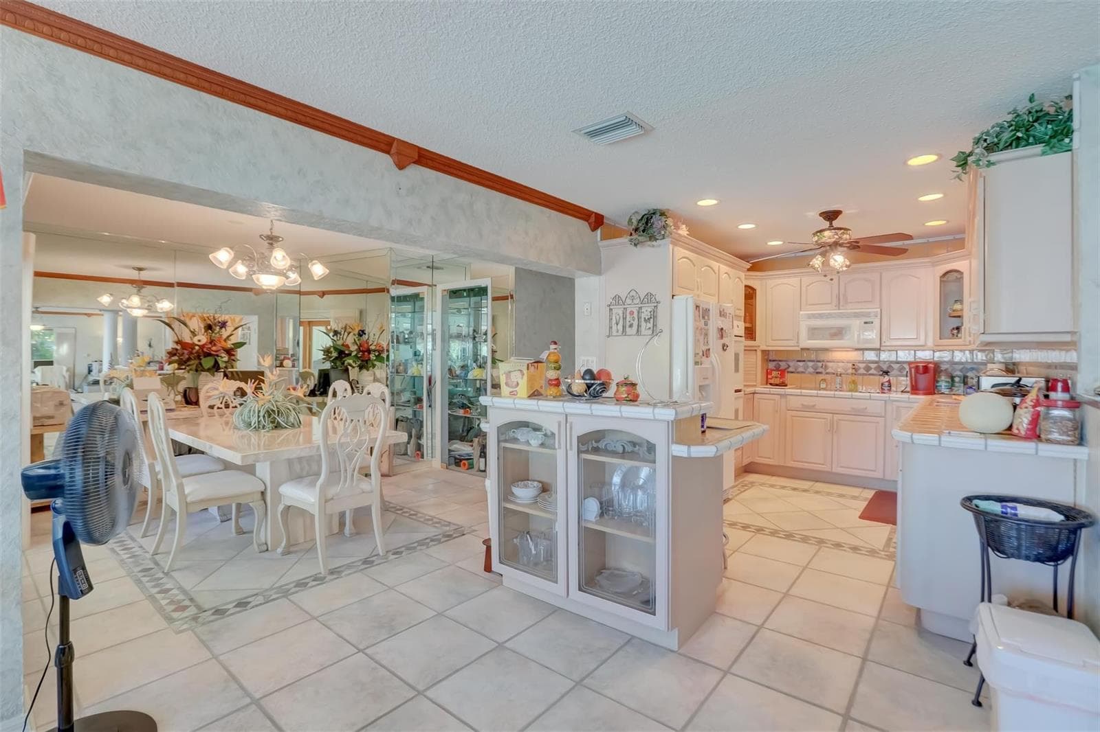 305 S Riverside Drive photo 20