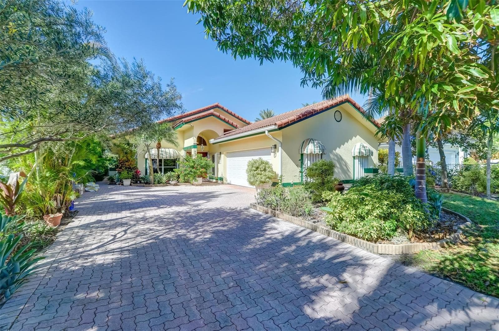 305 S Riverside Drive photo 9