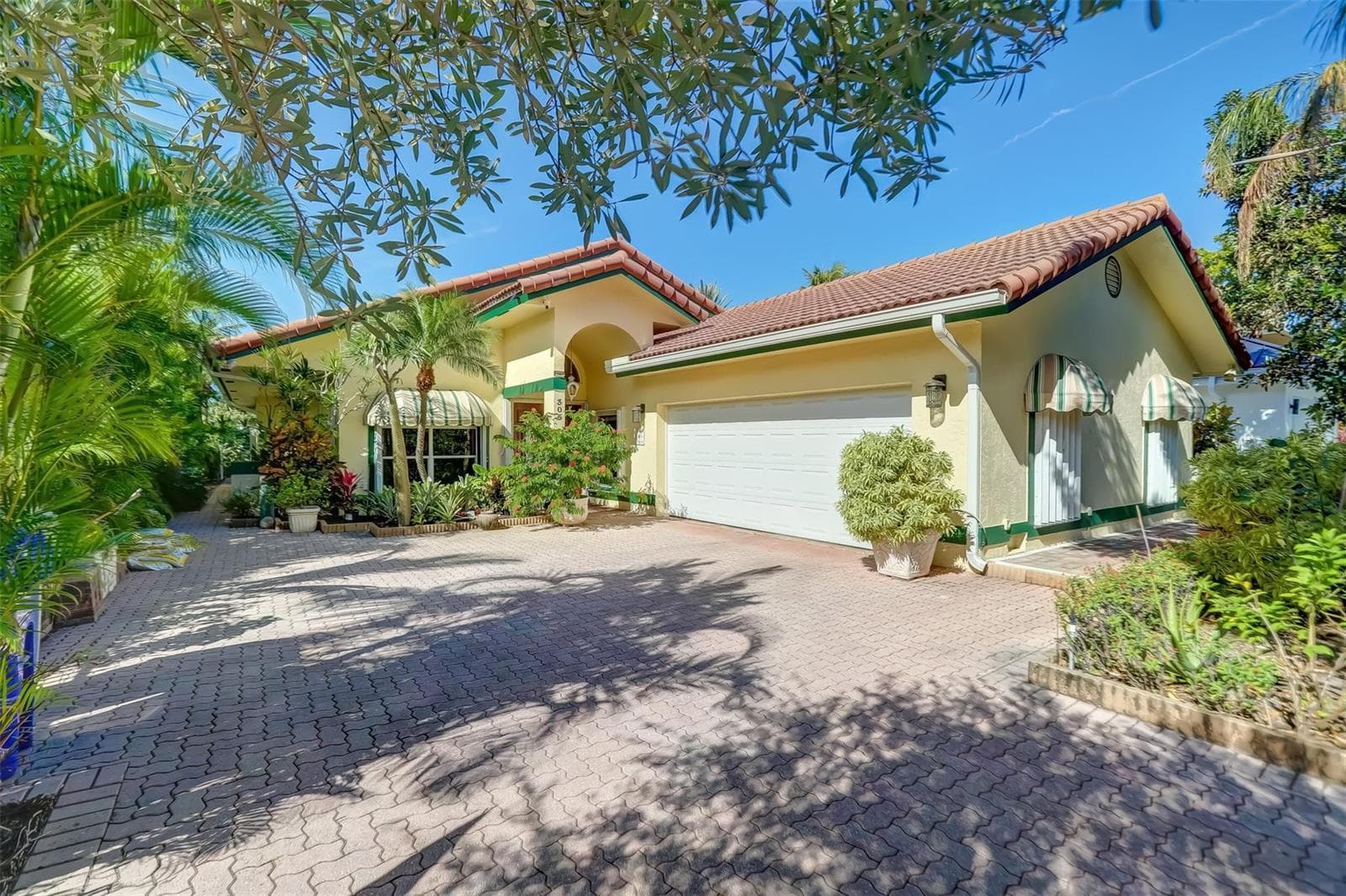 305 S Riverside Drive photo 10
