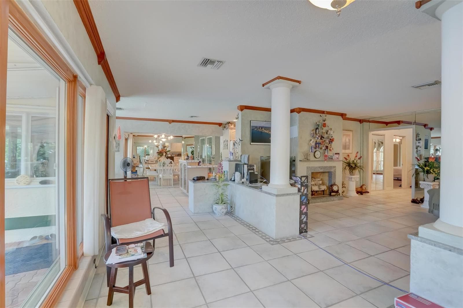305 S Riverside Drive photo 18