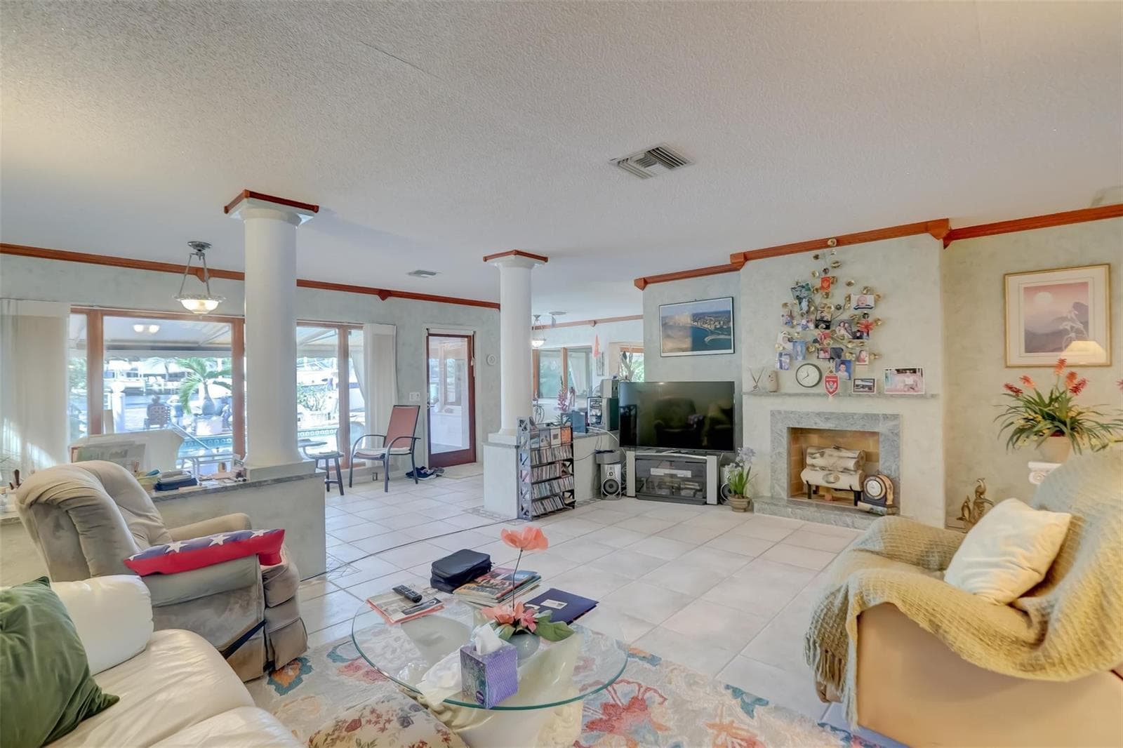305 S Riverside Drive photo 15