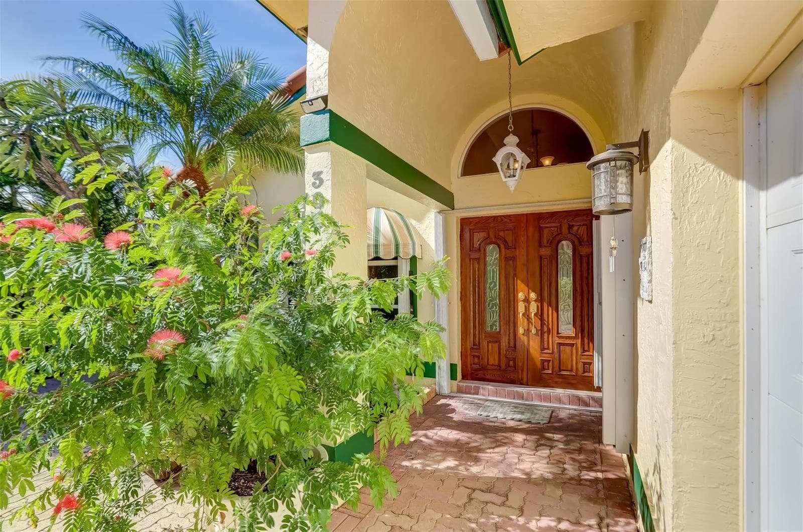 305 S Riverside Drive photo 11