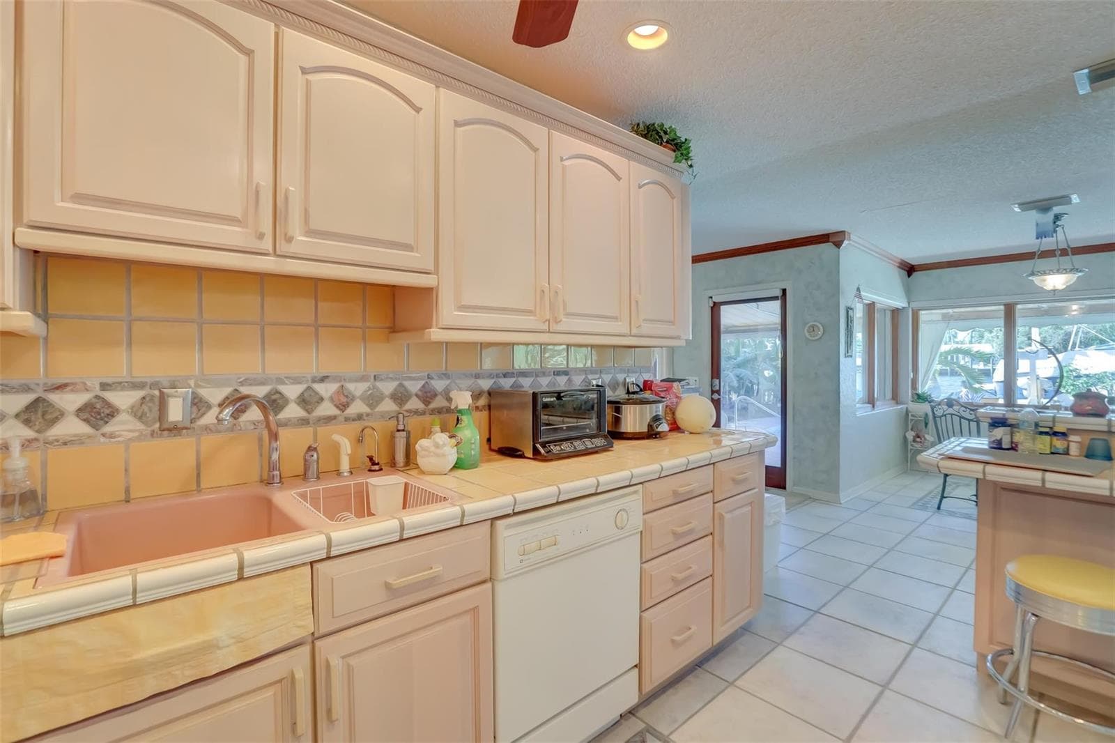 305 S Riverside Drive photo 25