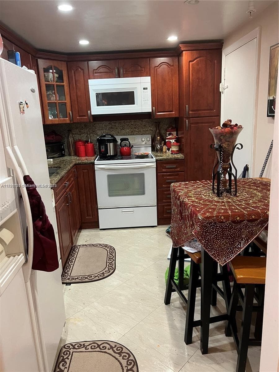 400 Kings Point Dr 106 photo 22