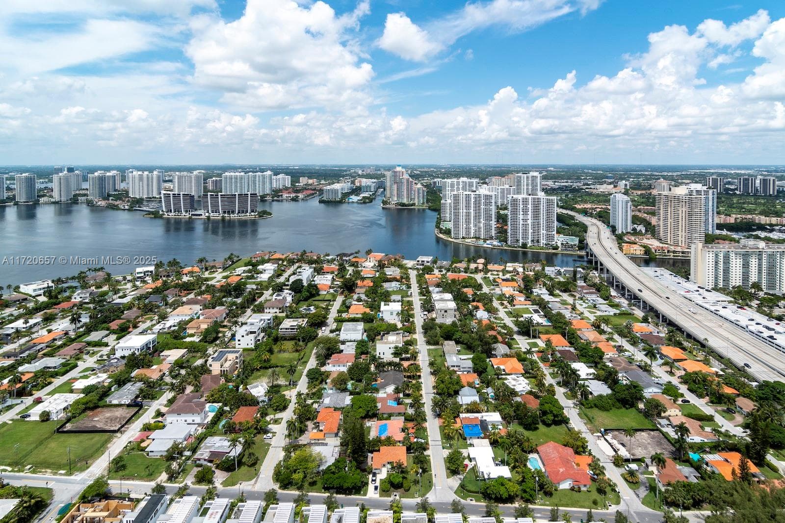 18975 Collins Ave 4102 photo 10