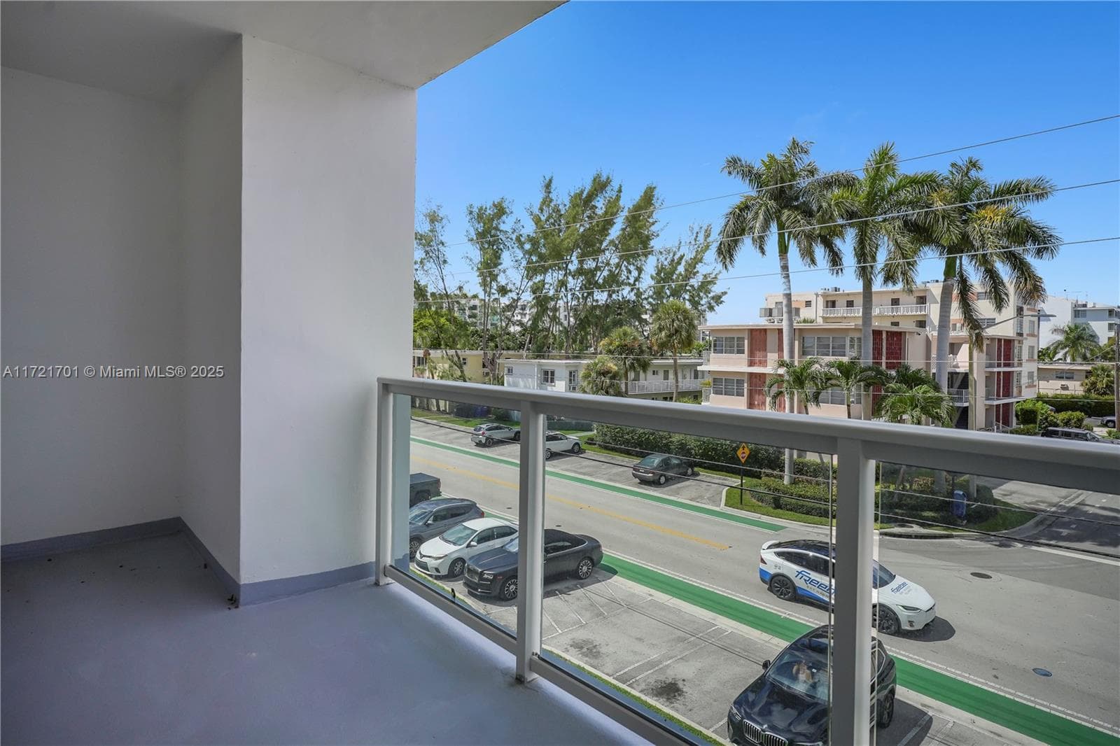 9381 E Bay Harbor Dr 401N photo 17