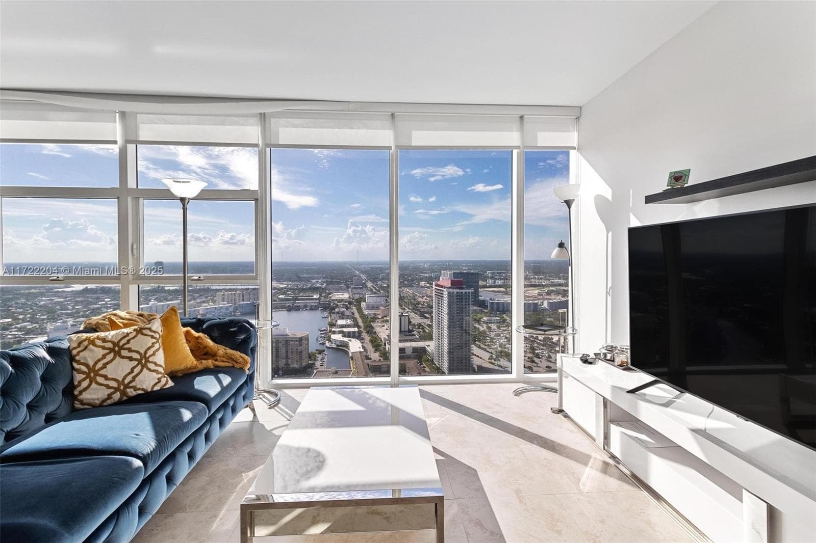 1830 Ocean Dr 4507 photo 2