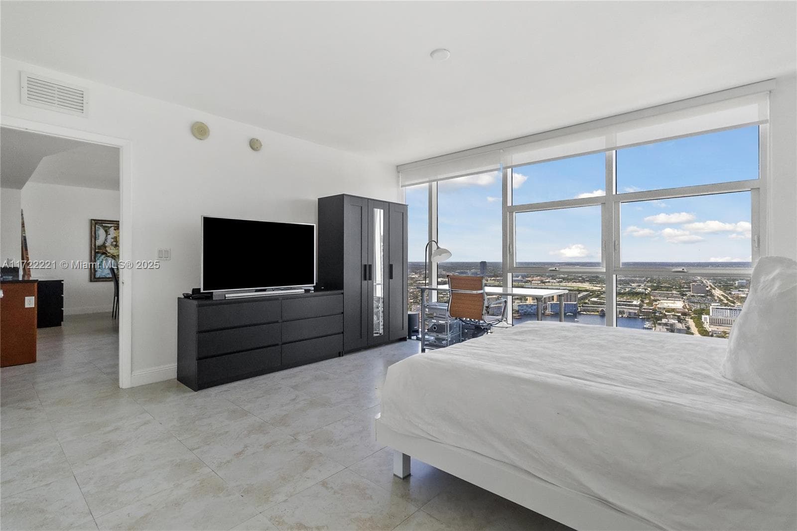 1830 S Ocean Dr 4507 photo 8
