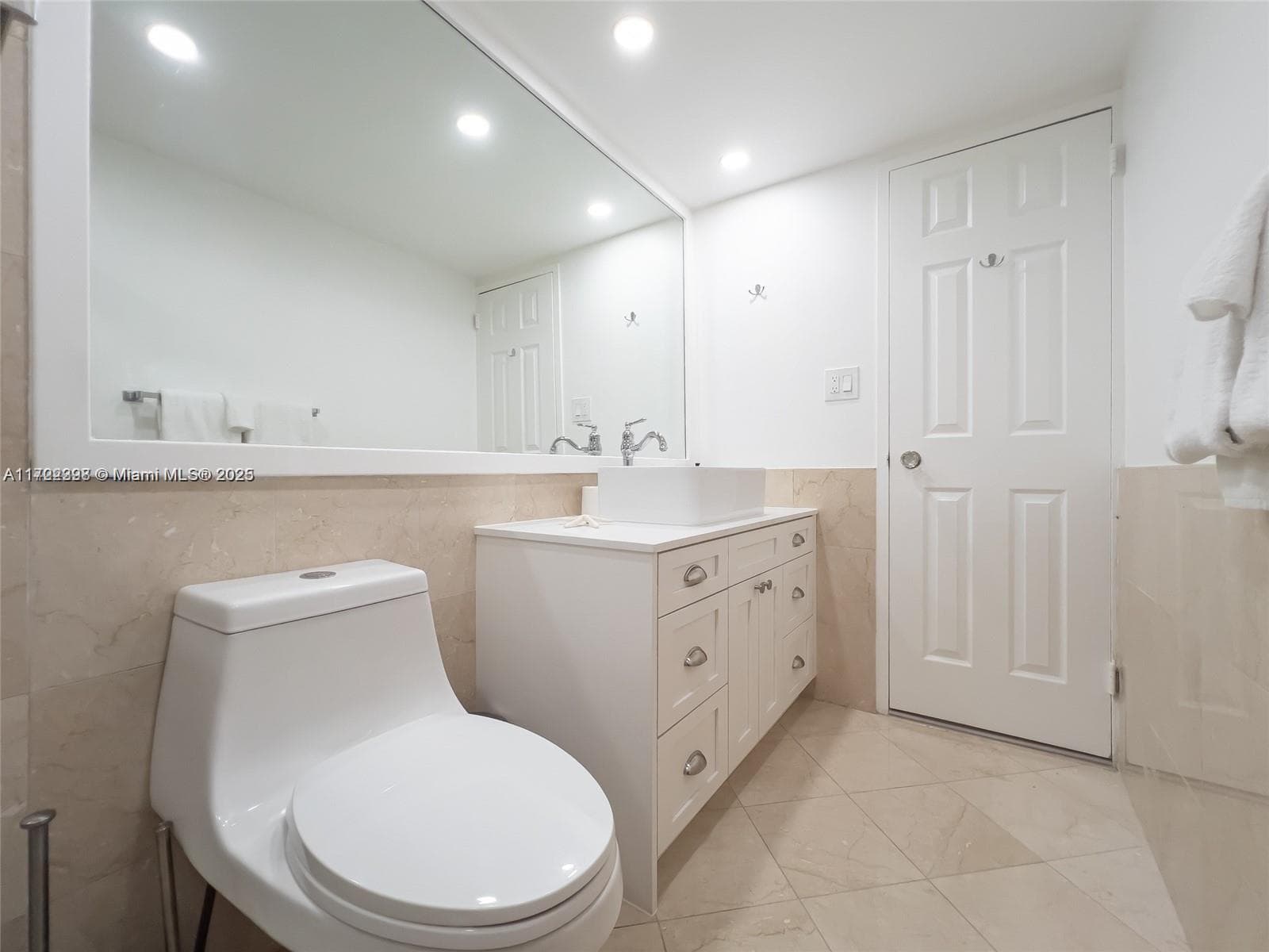 5161 Collins Ave 812 photo 9